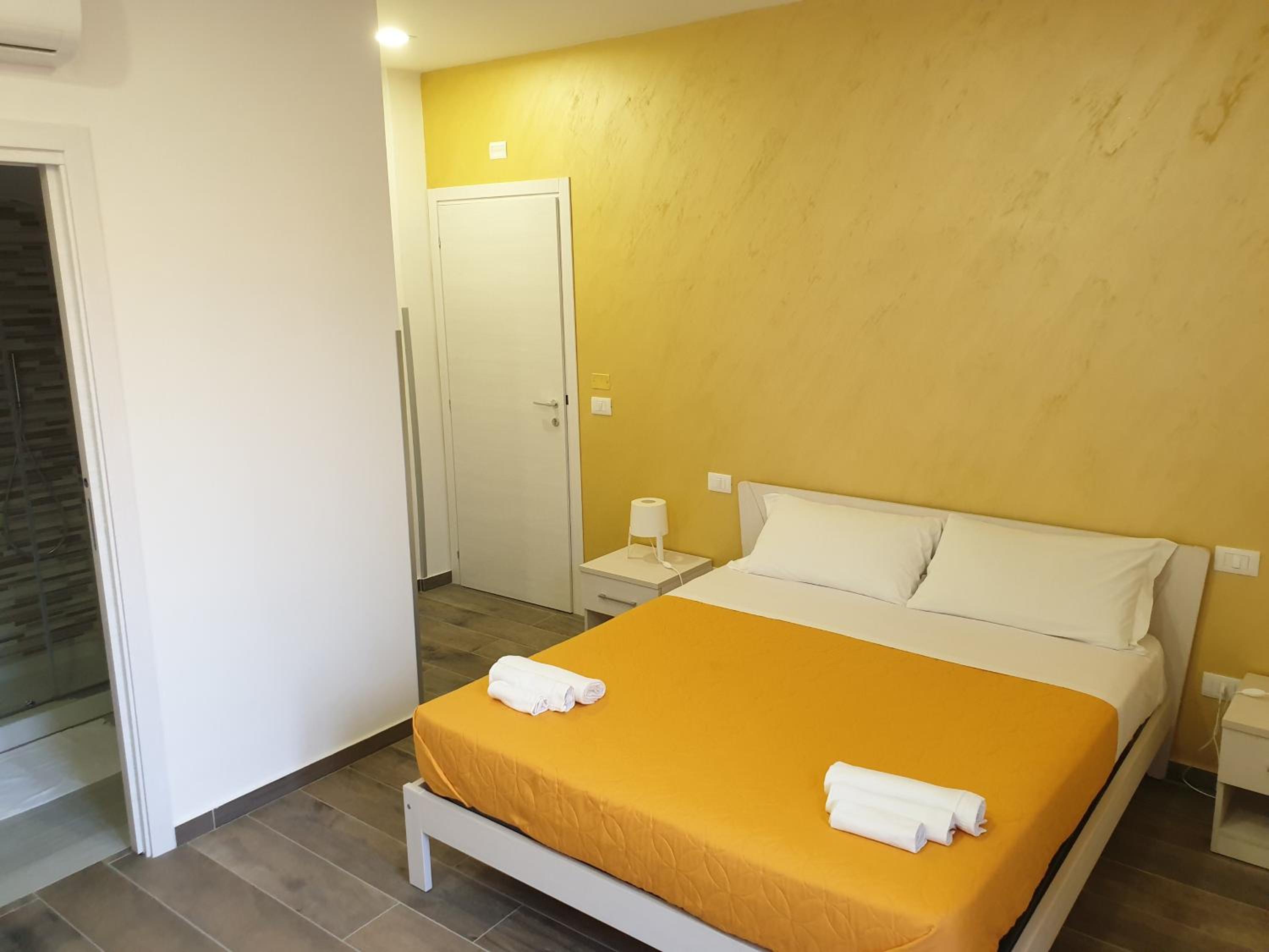 Standard Double Room - Photo 14