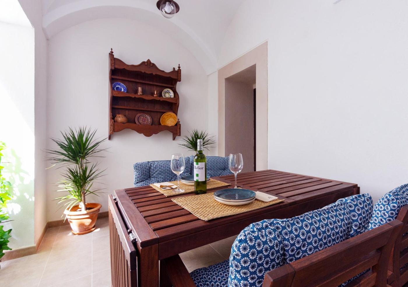Apartment with Terrace - Photo 8
