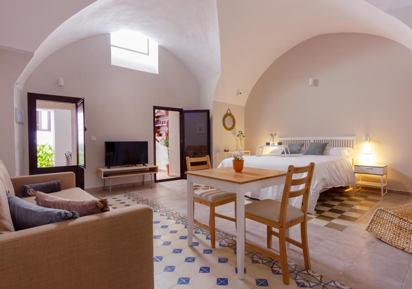 Apartment with Terrace - Photo 1