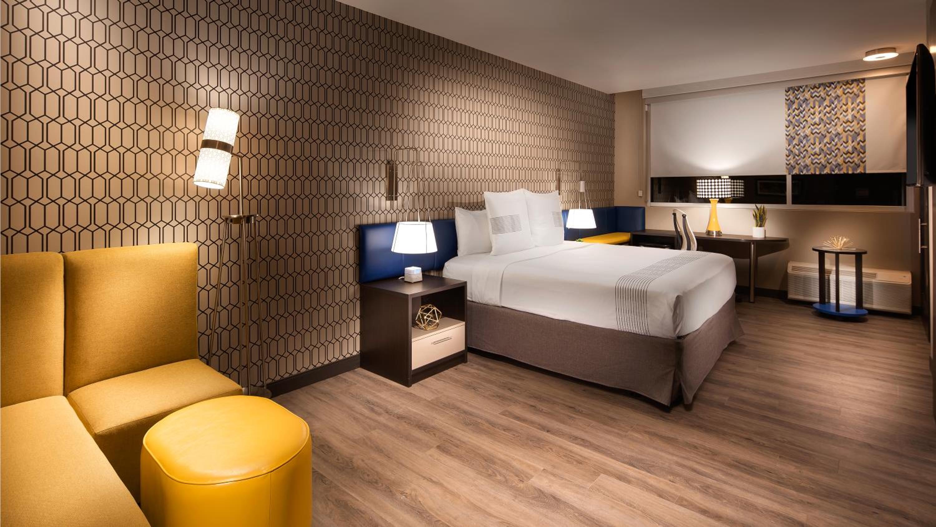 King Room with Roll-in Shower - Disability Access/Non-Smoking