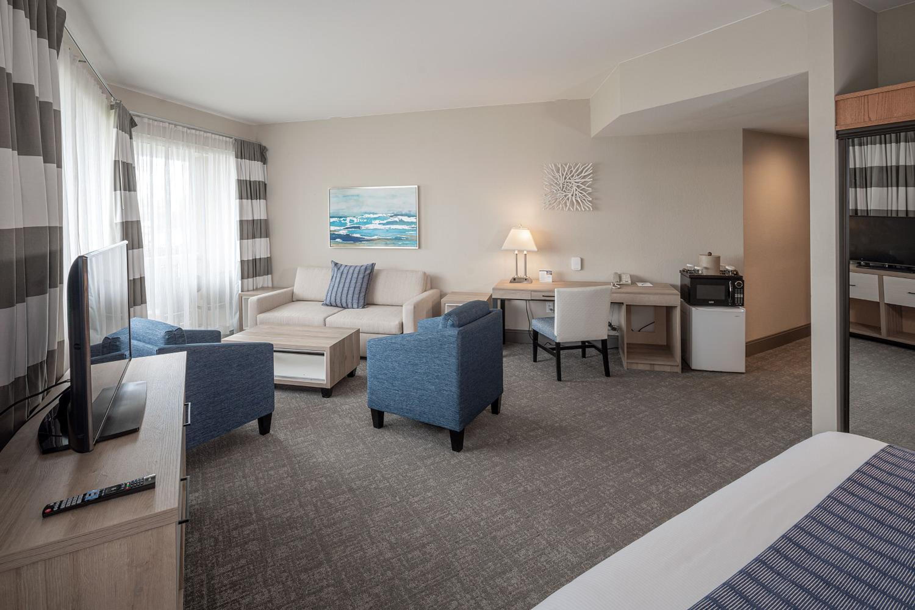 Partial View Executive Suite - Photo 4