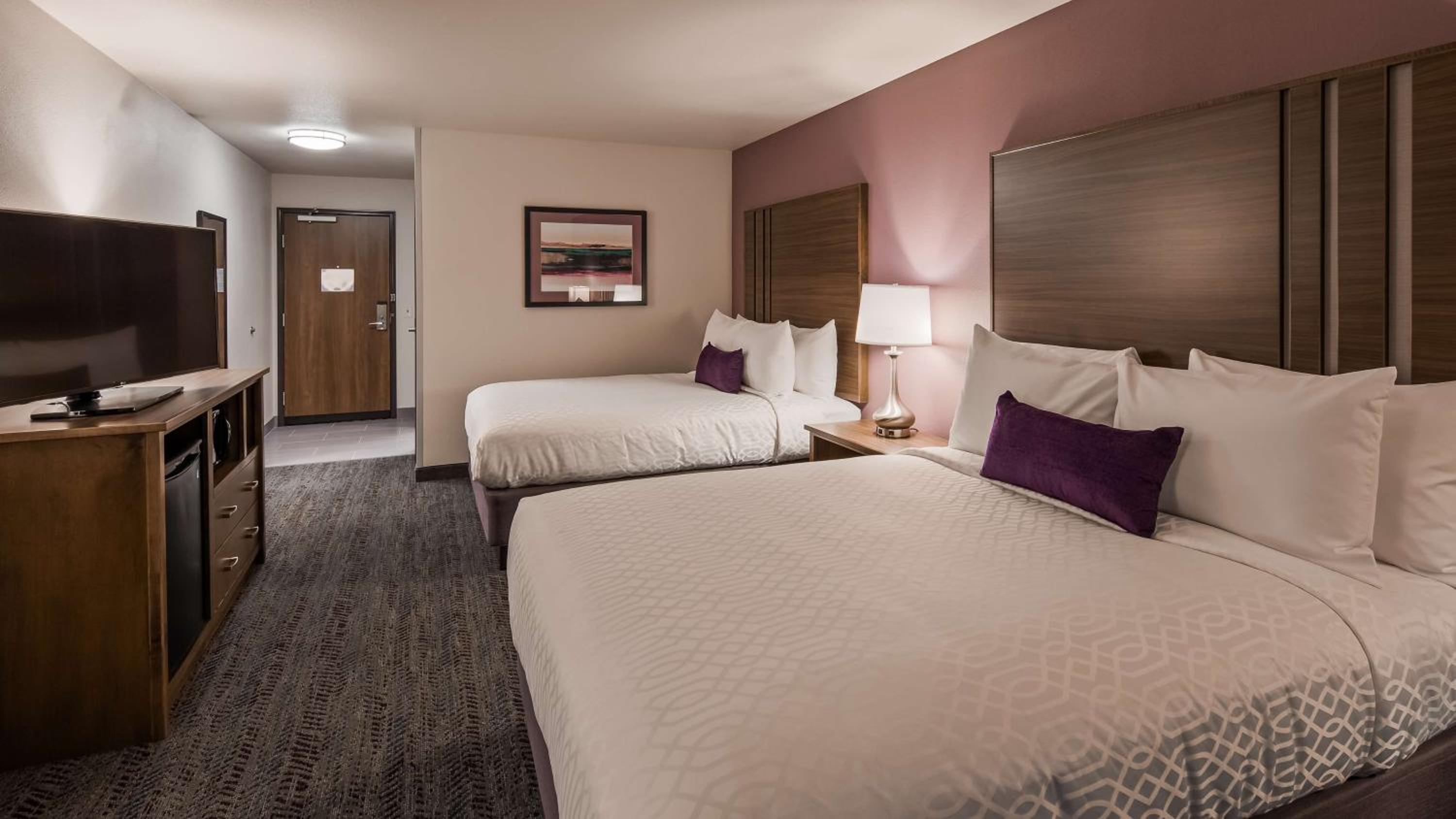 Queen Room with Two Queen Beds - Non-Smoking - Photo 1