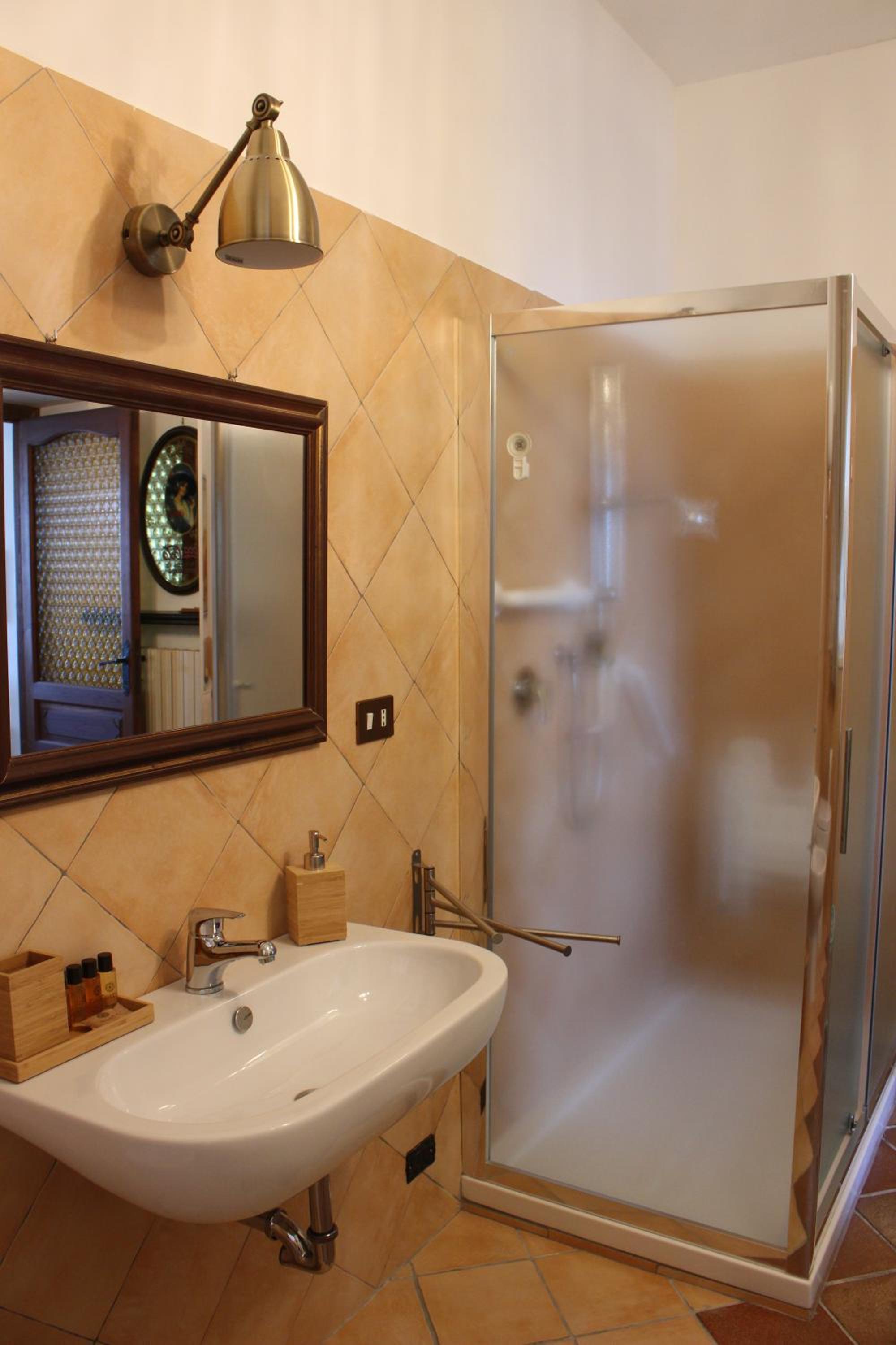 Comfort Triple Room with Shower - Photo 4