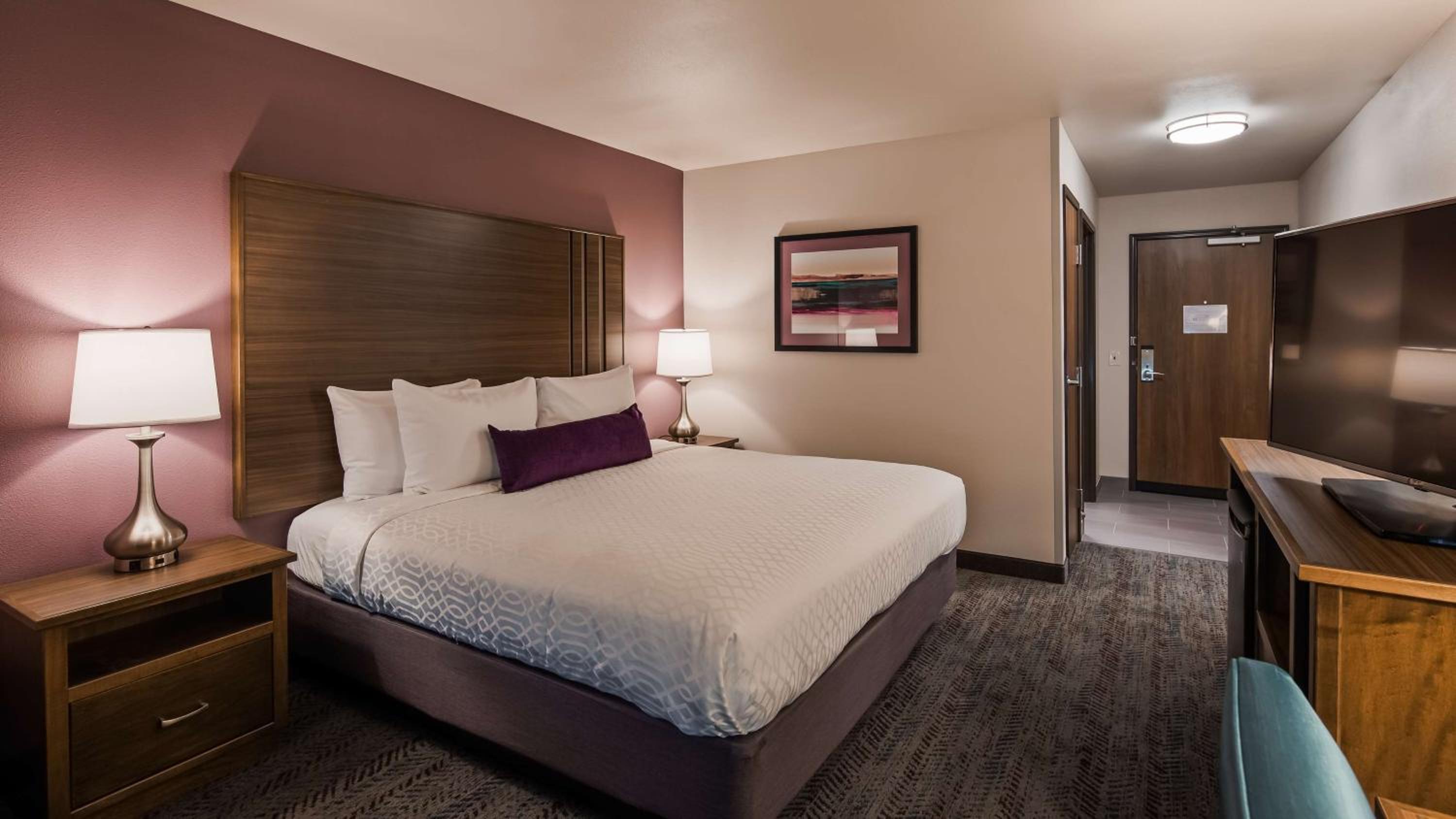 King Room - Non-Smoking - Photo 4