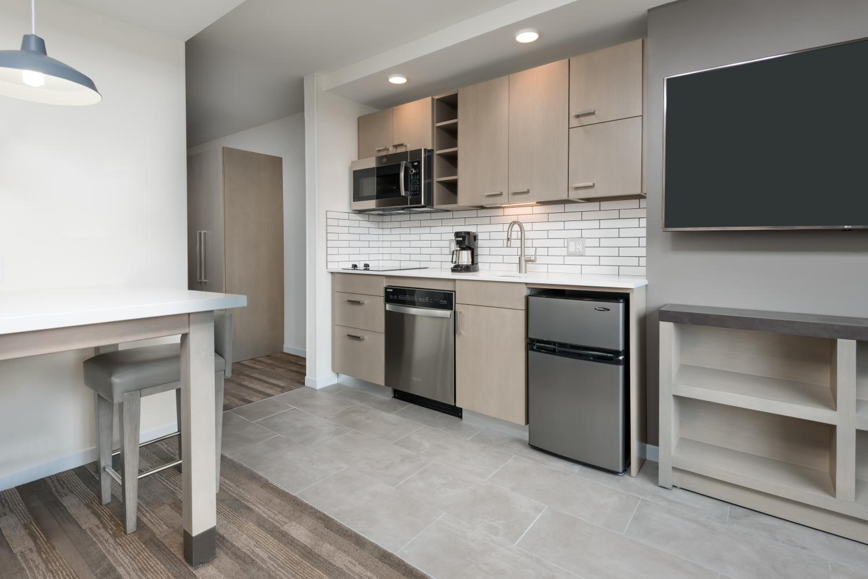King Studio Suite with Kitchen and Sofa Bed - Photo 2