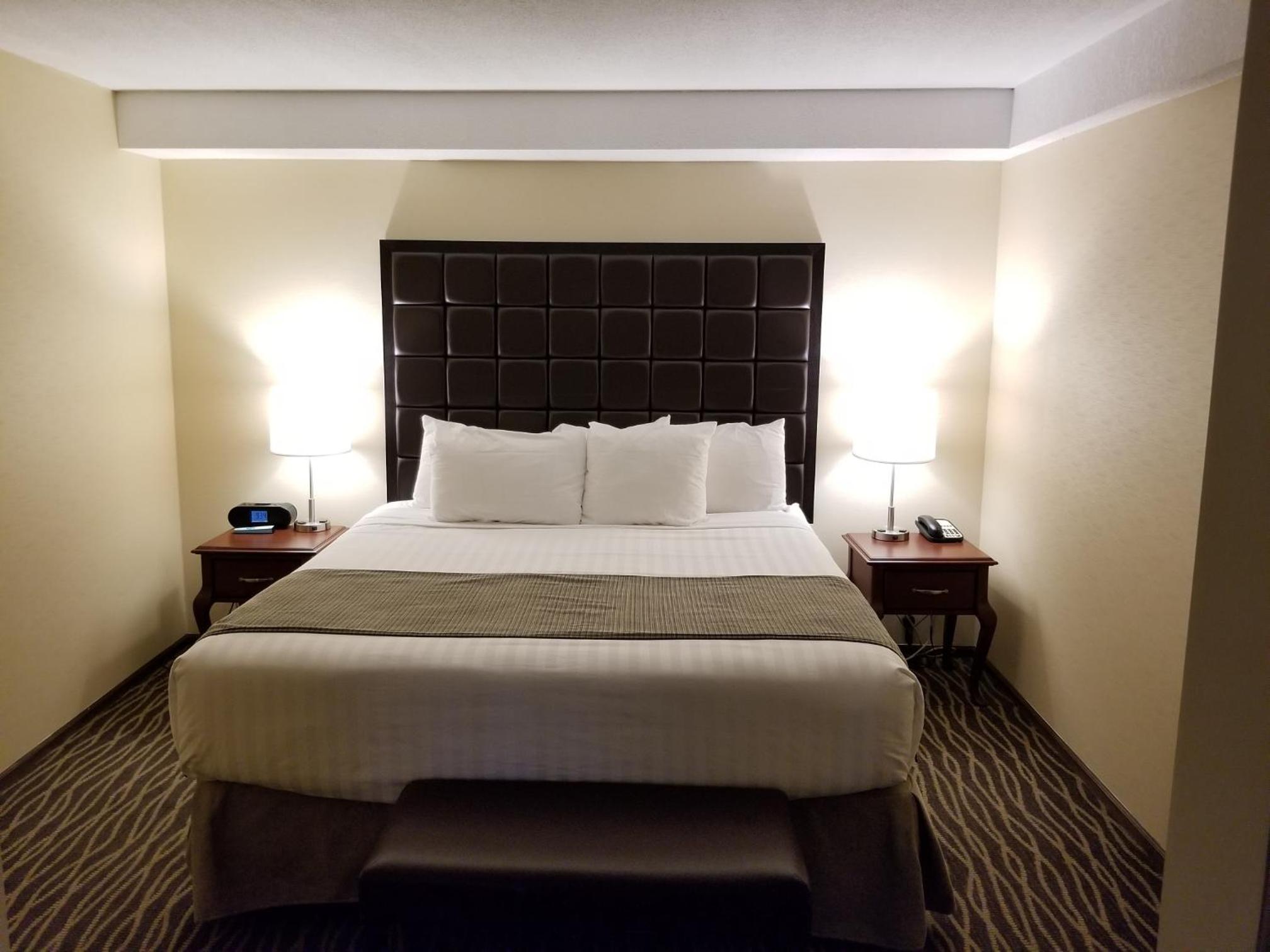 King Room with Balcony - Photo 1