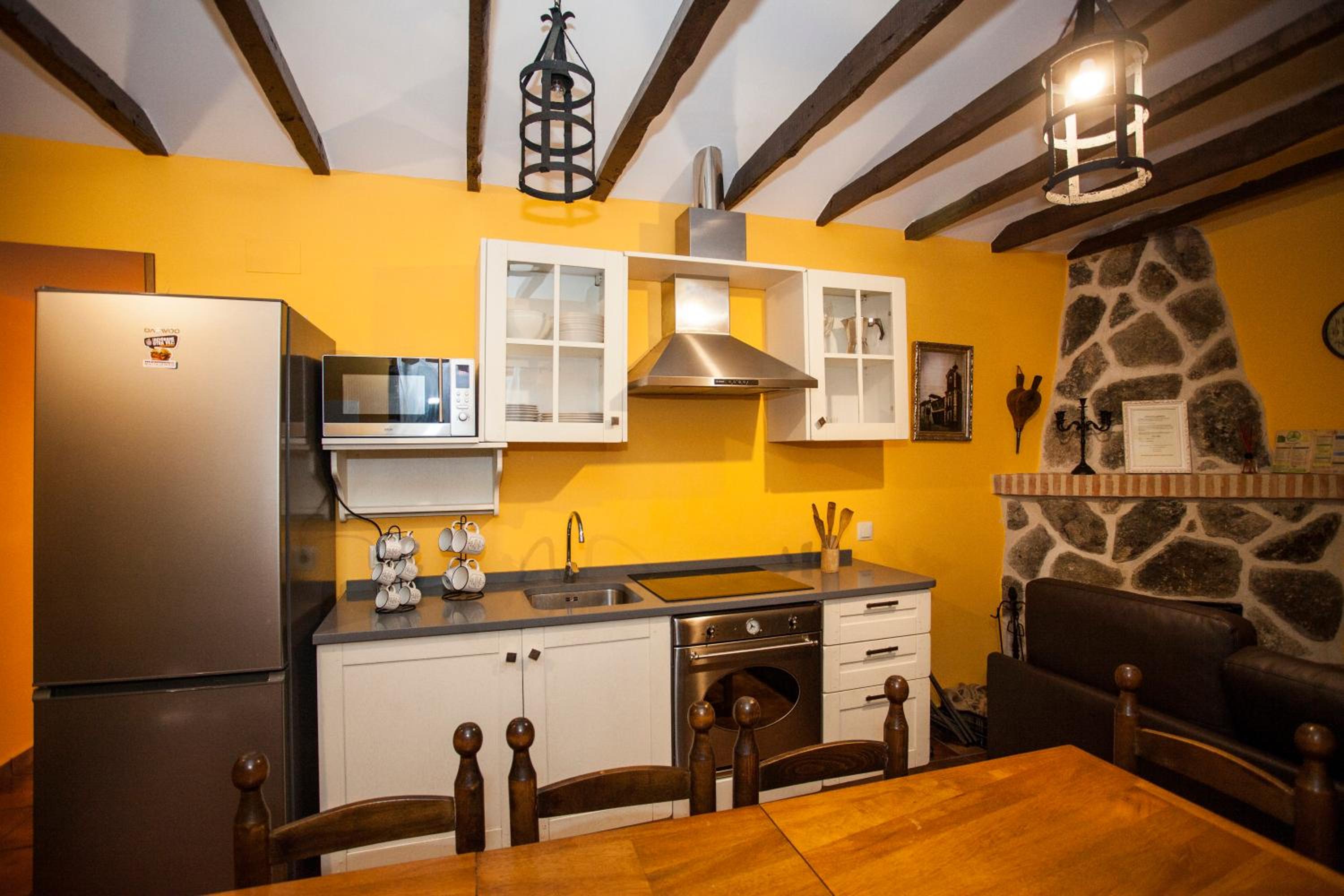 Three-Bedroom House - Photo 35