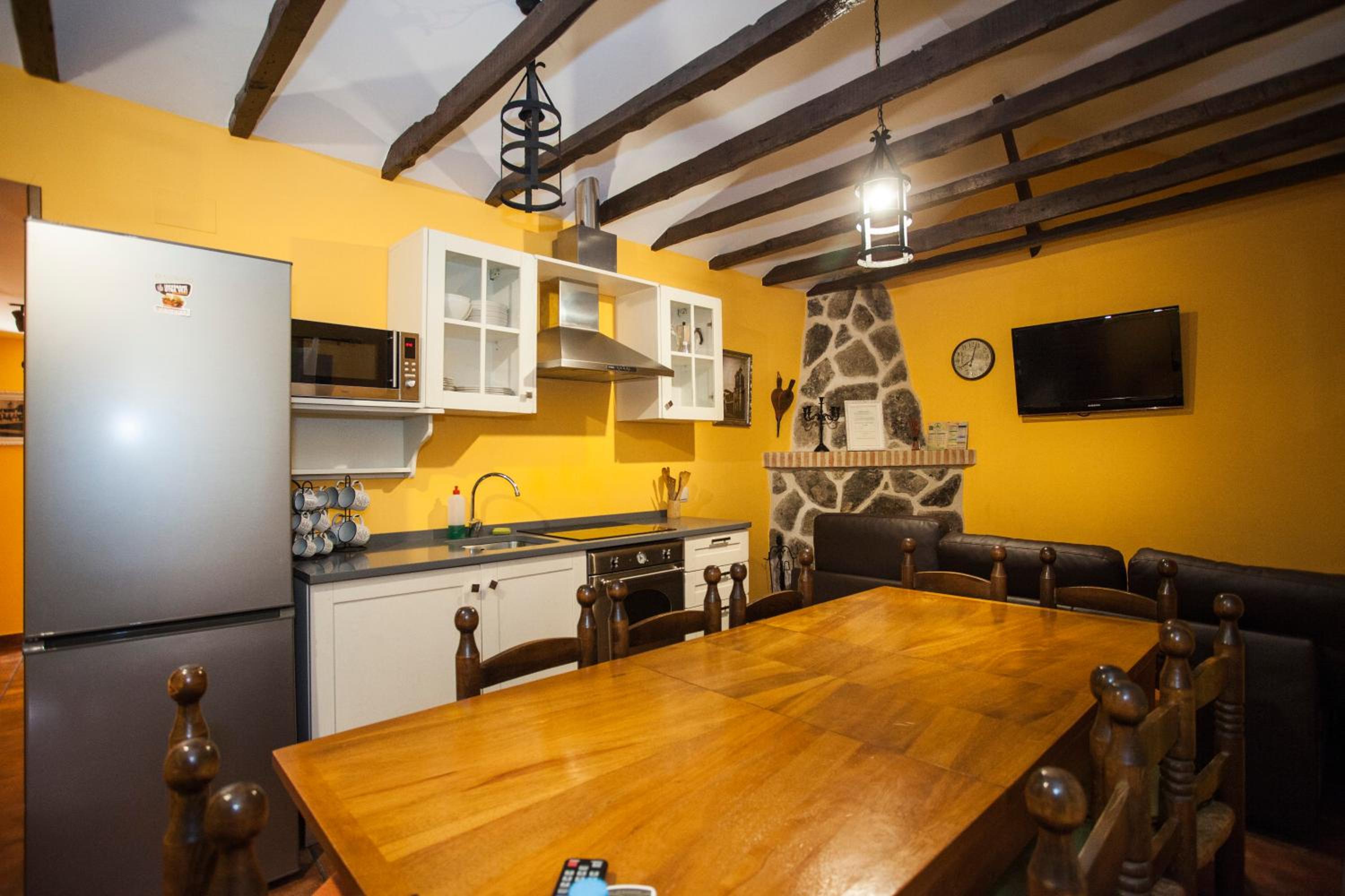 Three-Bedroom House - Photo 4