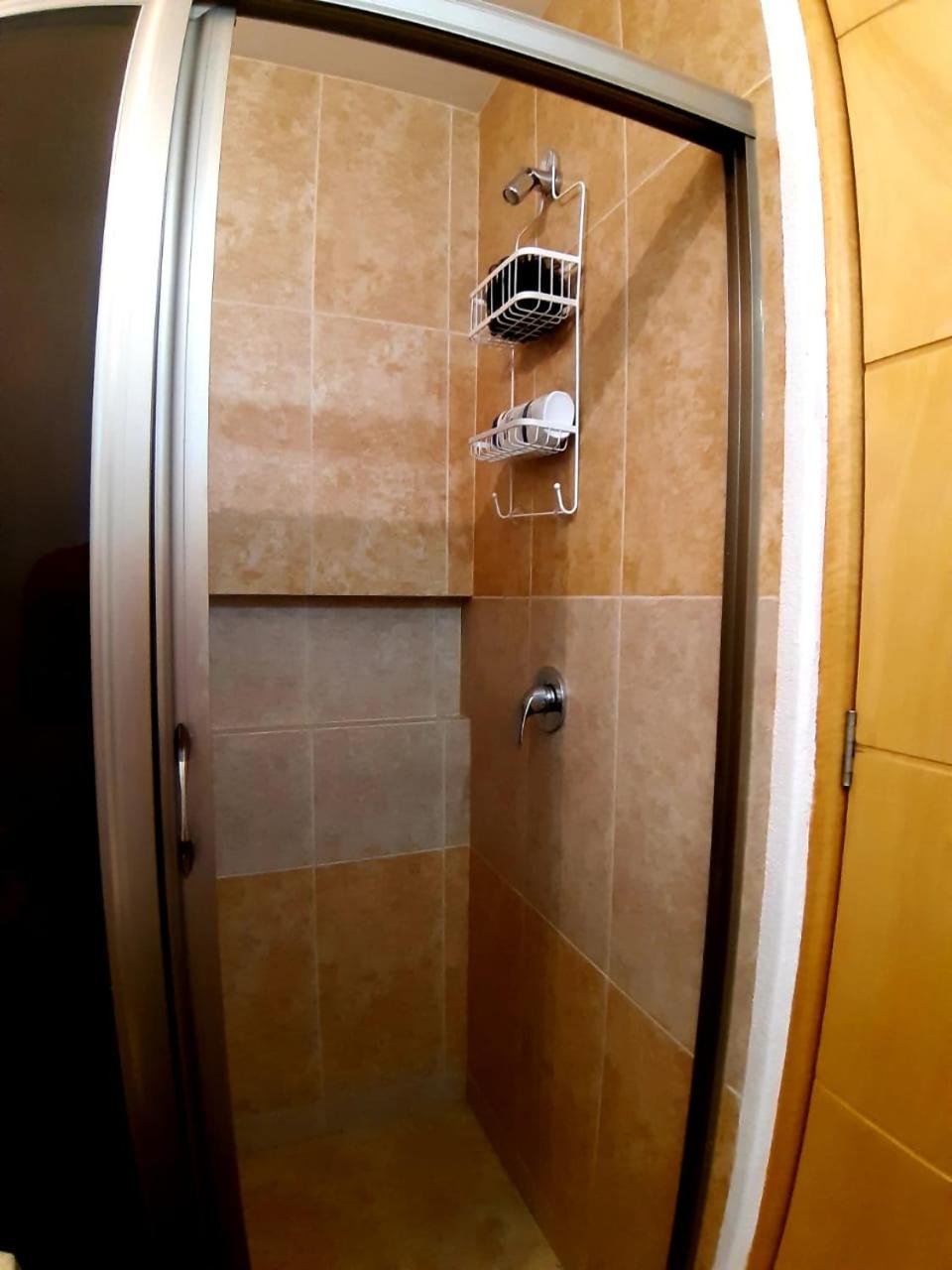 Double Room with Private Bathroom - Photo 2