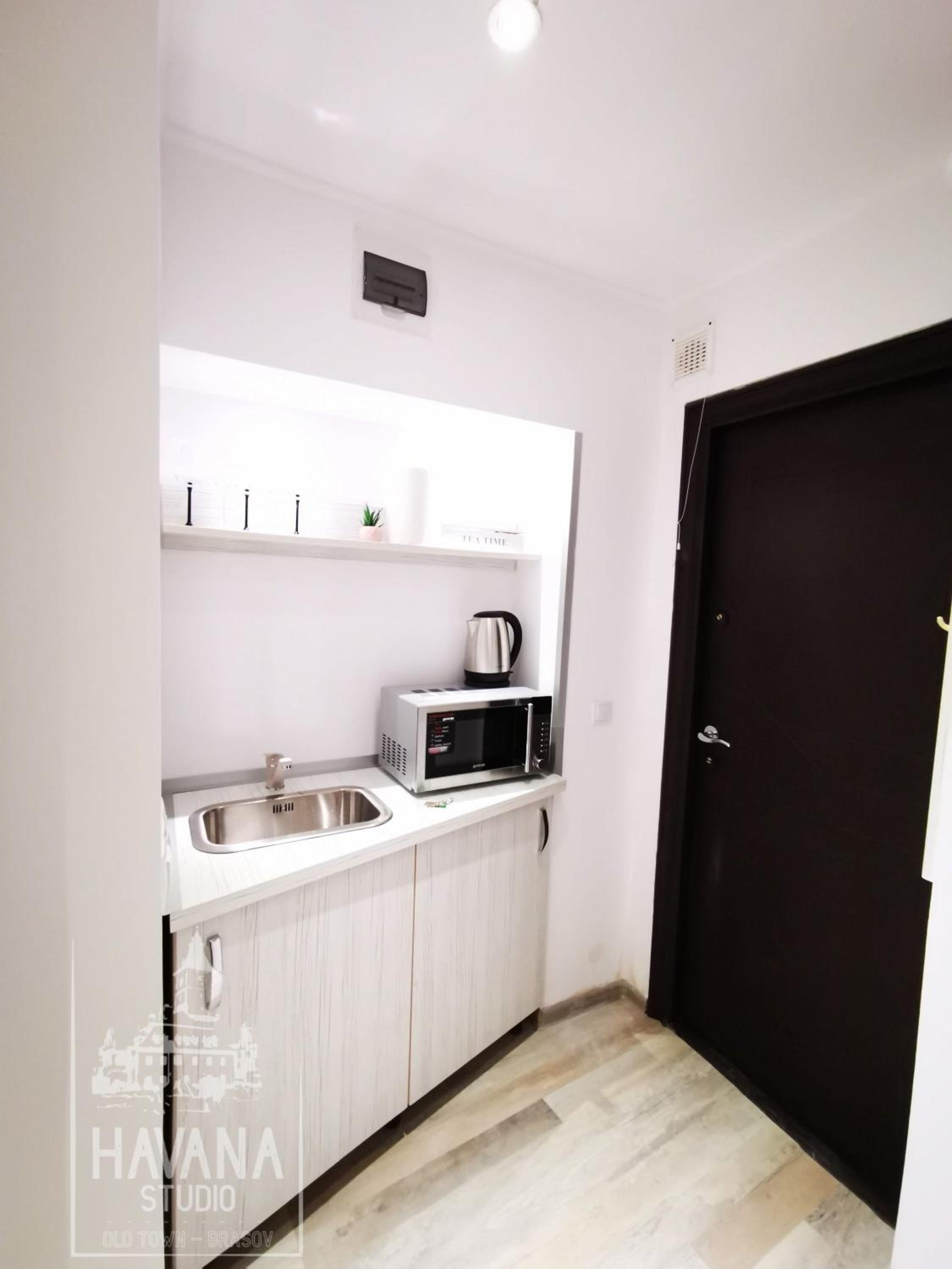 One-Bedroom Apartment - Photo 2