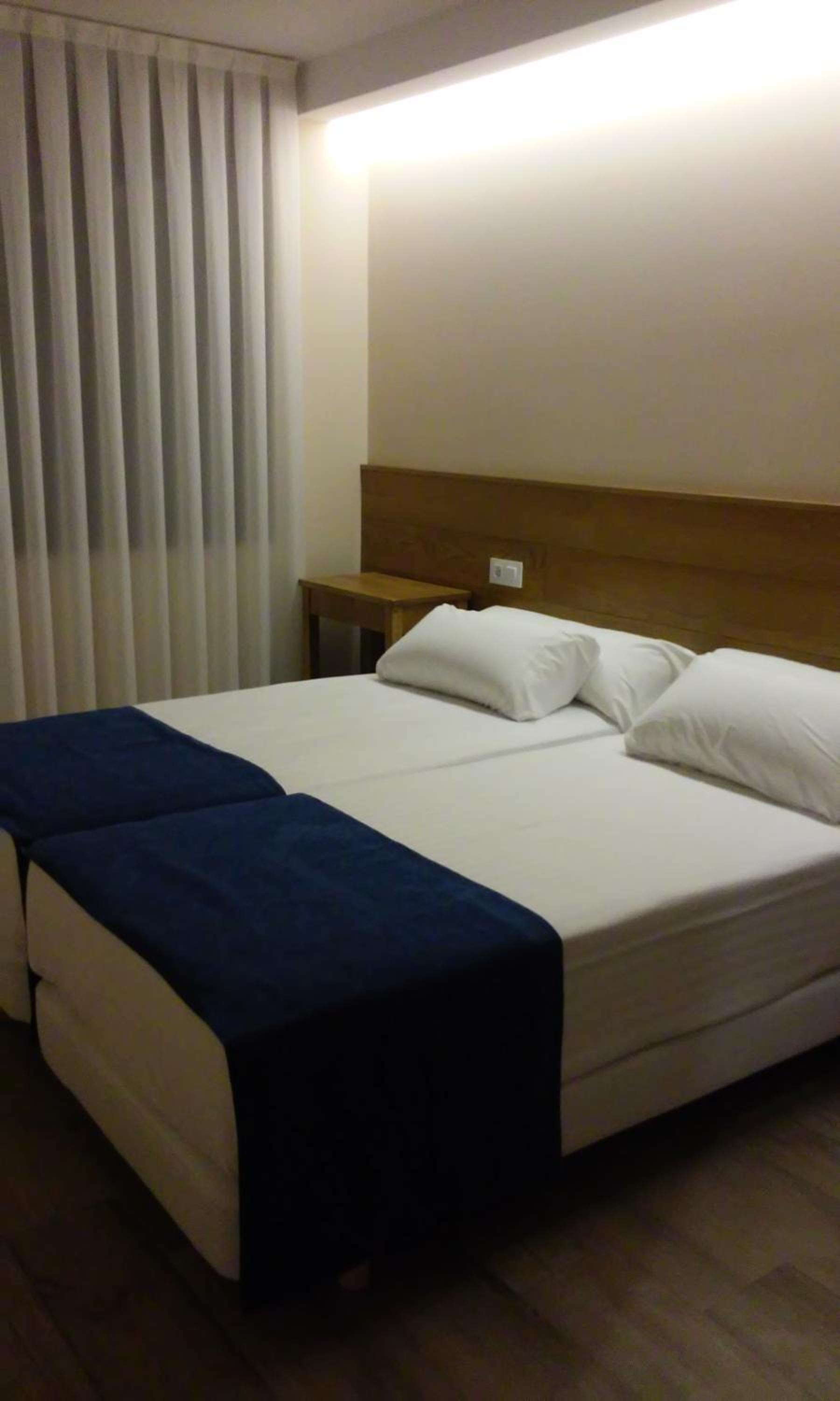 Twin Room - Photo 4