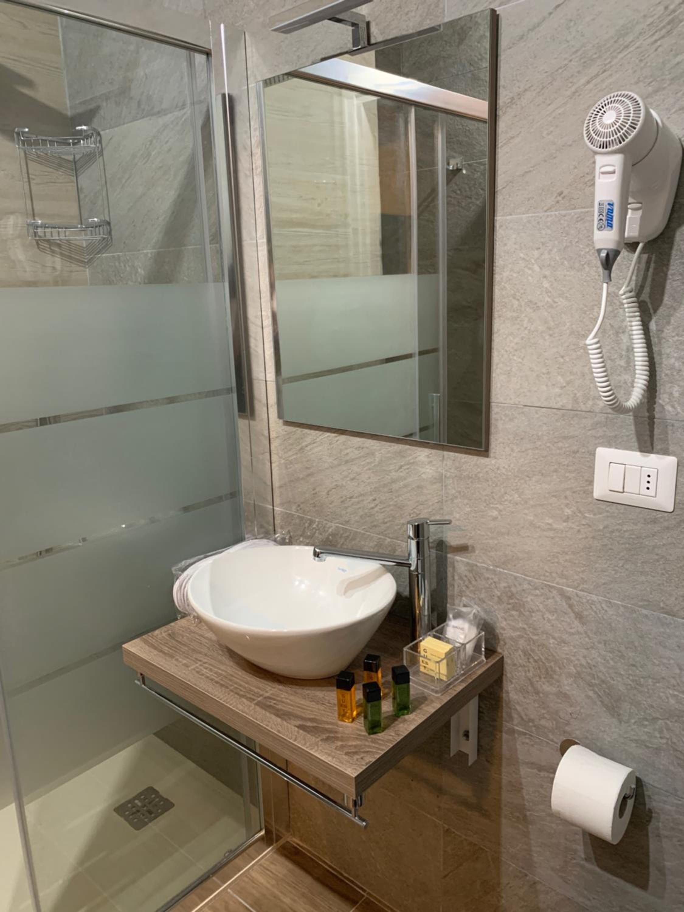 Double or Twin Room - Photo 15