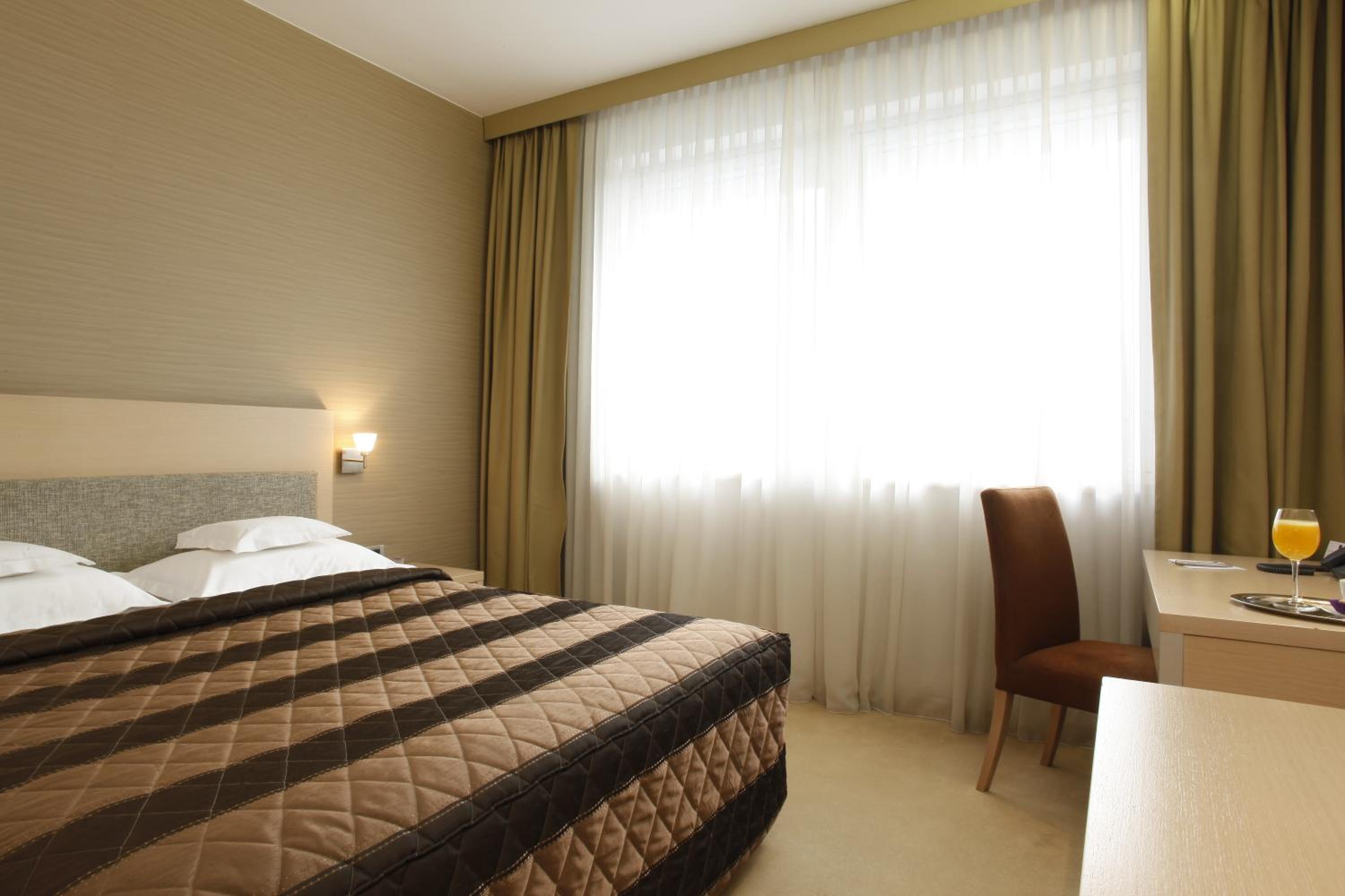 Double Room - Photo 3
