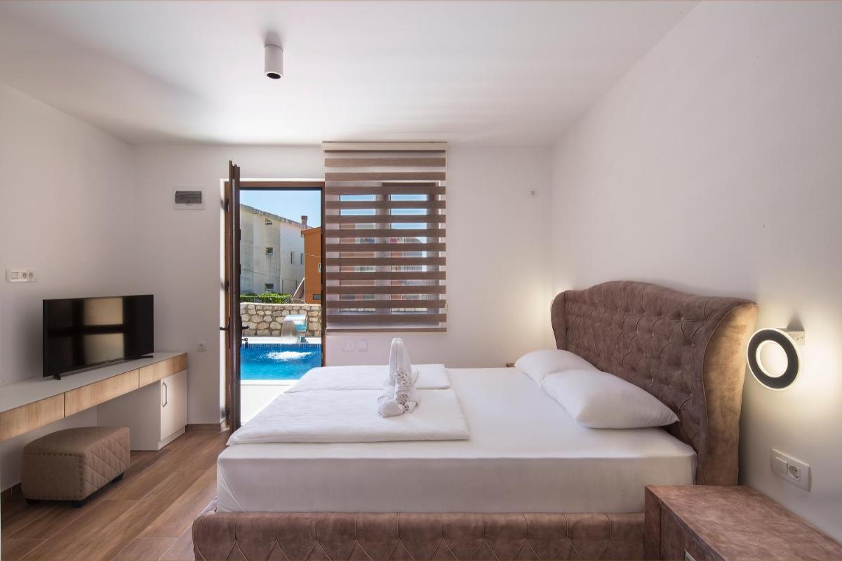 Apartment with Pool View  photo 1