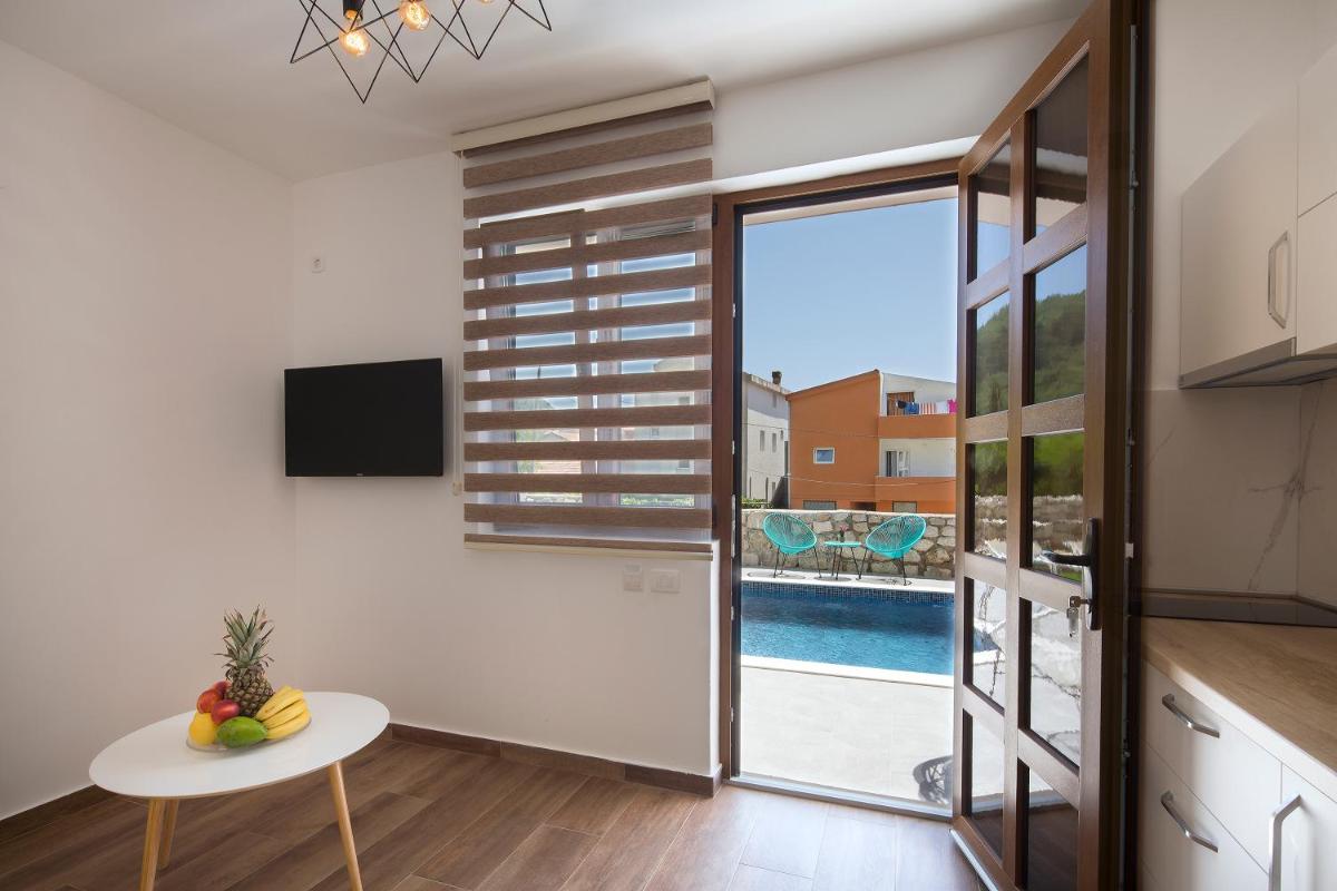 Apartment with Pool View  - Photo 5