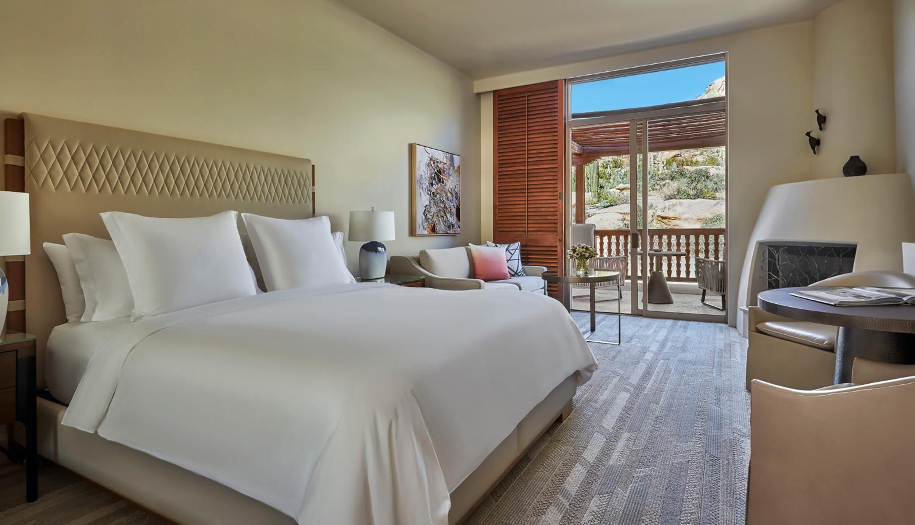 Deluxe Casita Room king bed