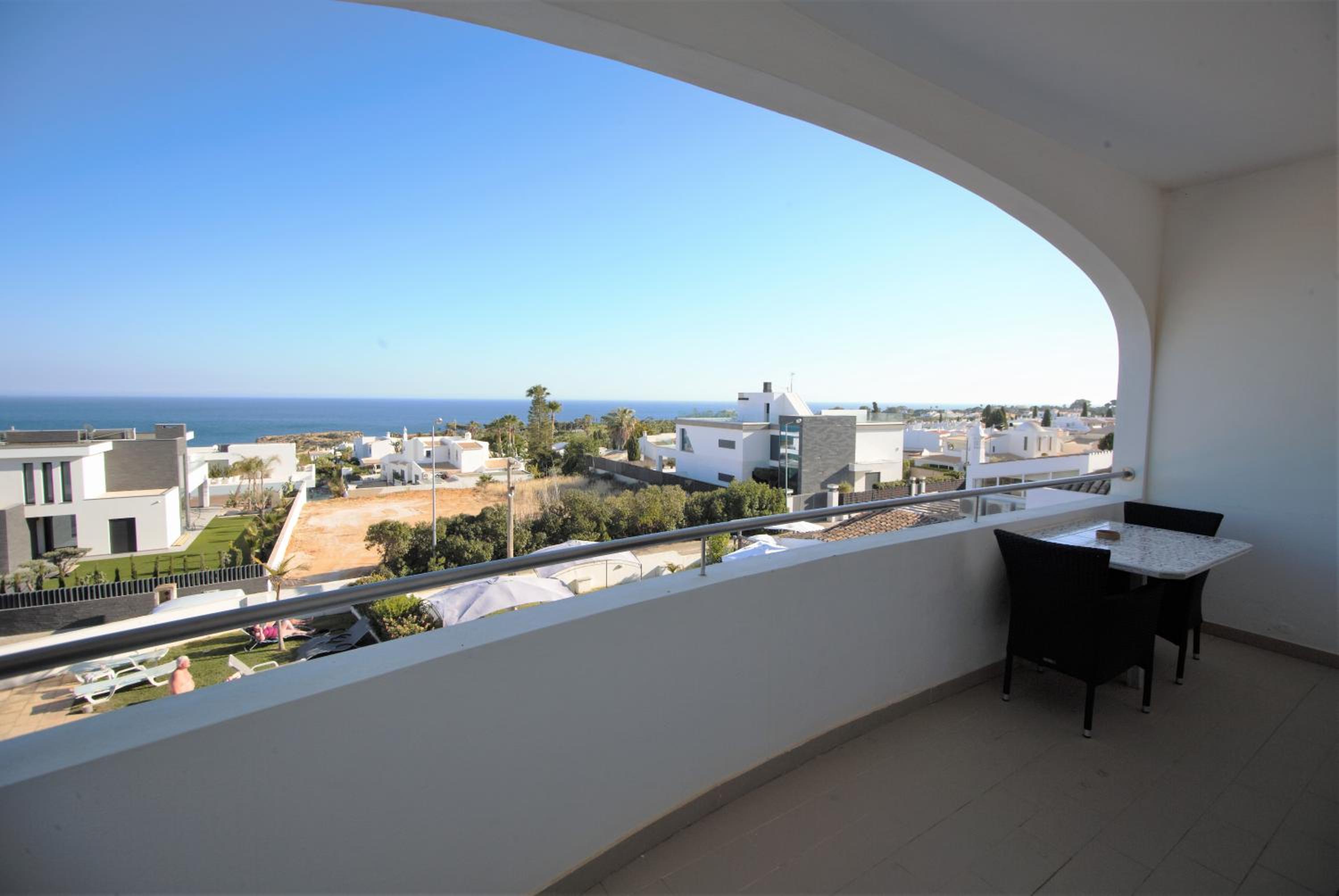 Double or Twin Room with Sea View - Photo 11