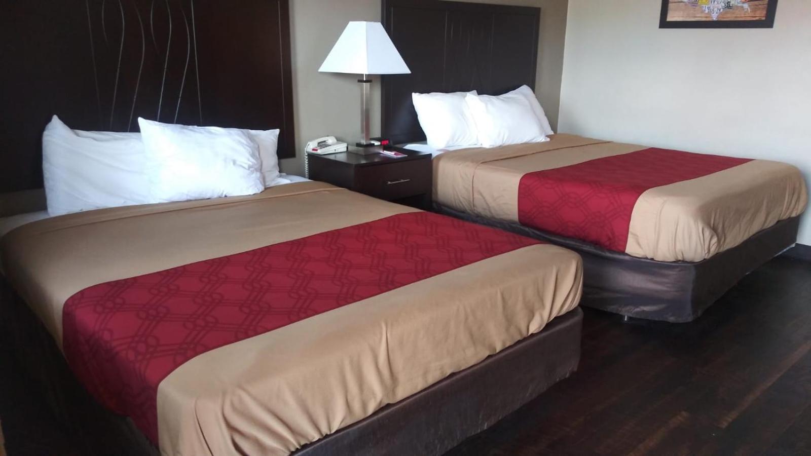 Queen Room with Two Queen Beds - Non-Smoking - Photo 1