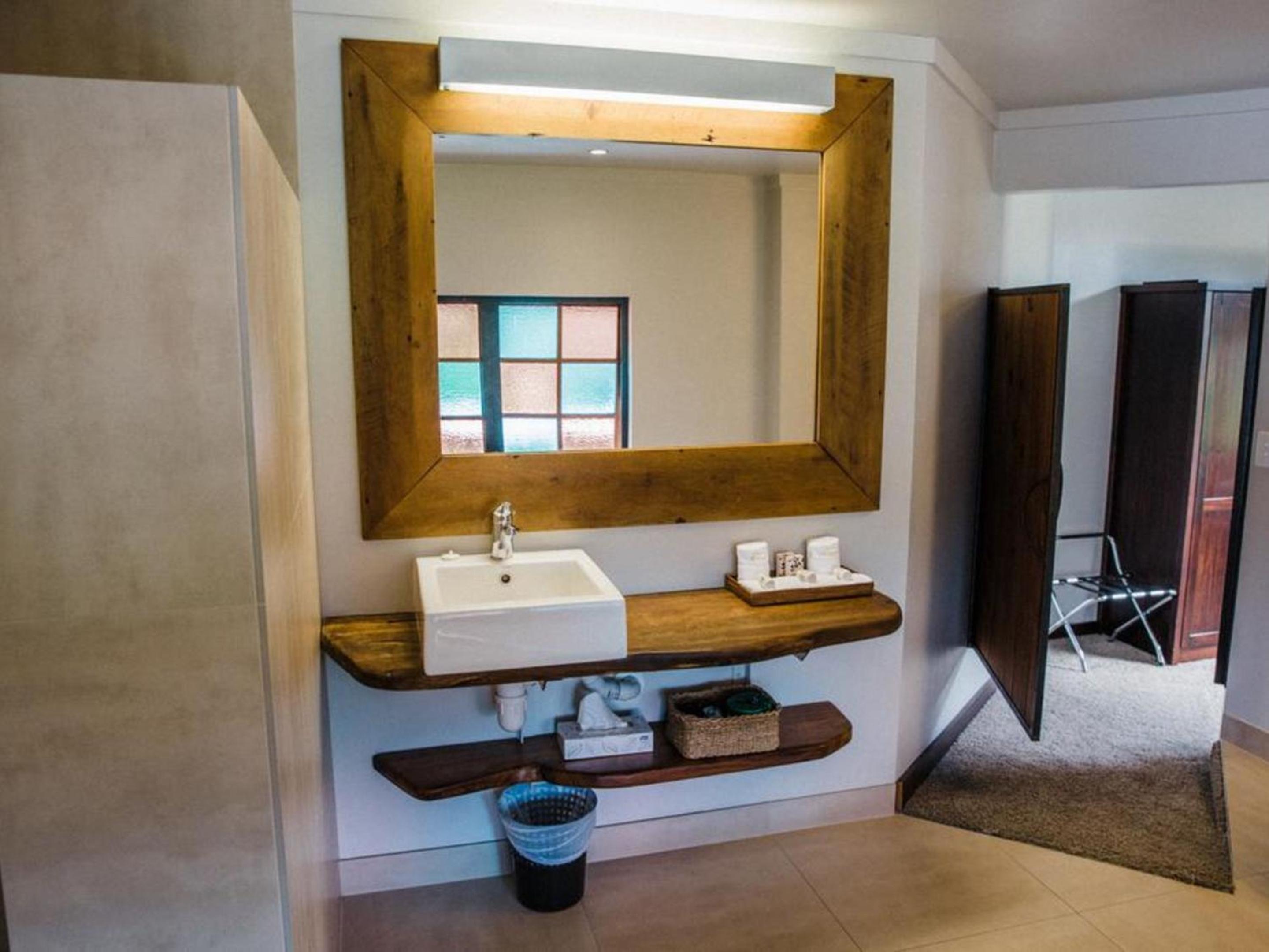 Deluxe Suite - Photo 6