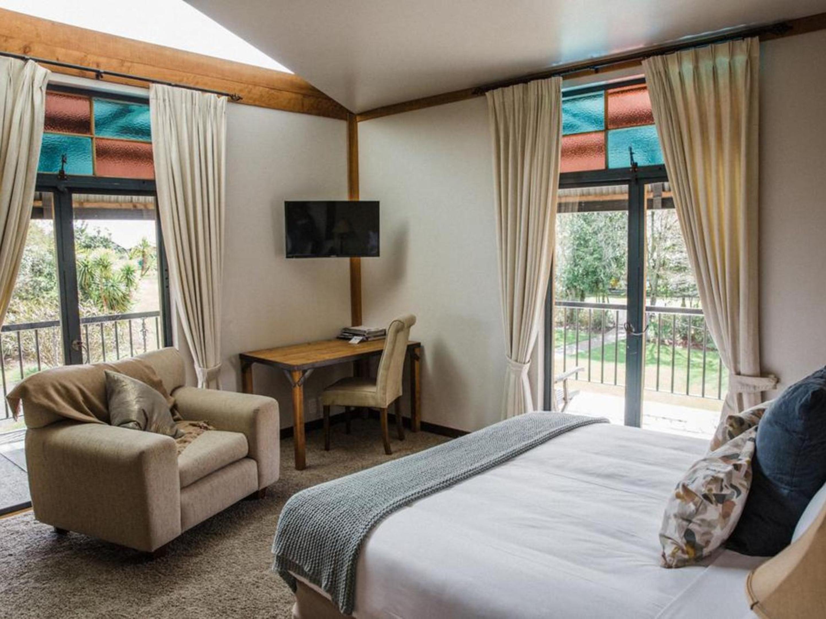 Deluxe Suite - Photo 7