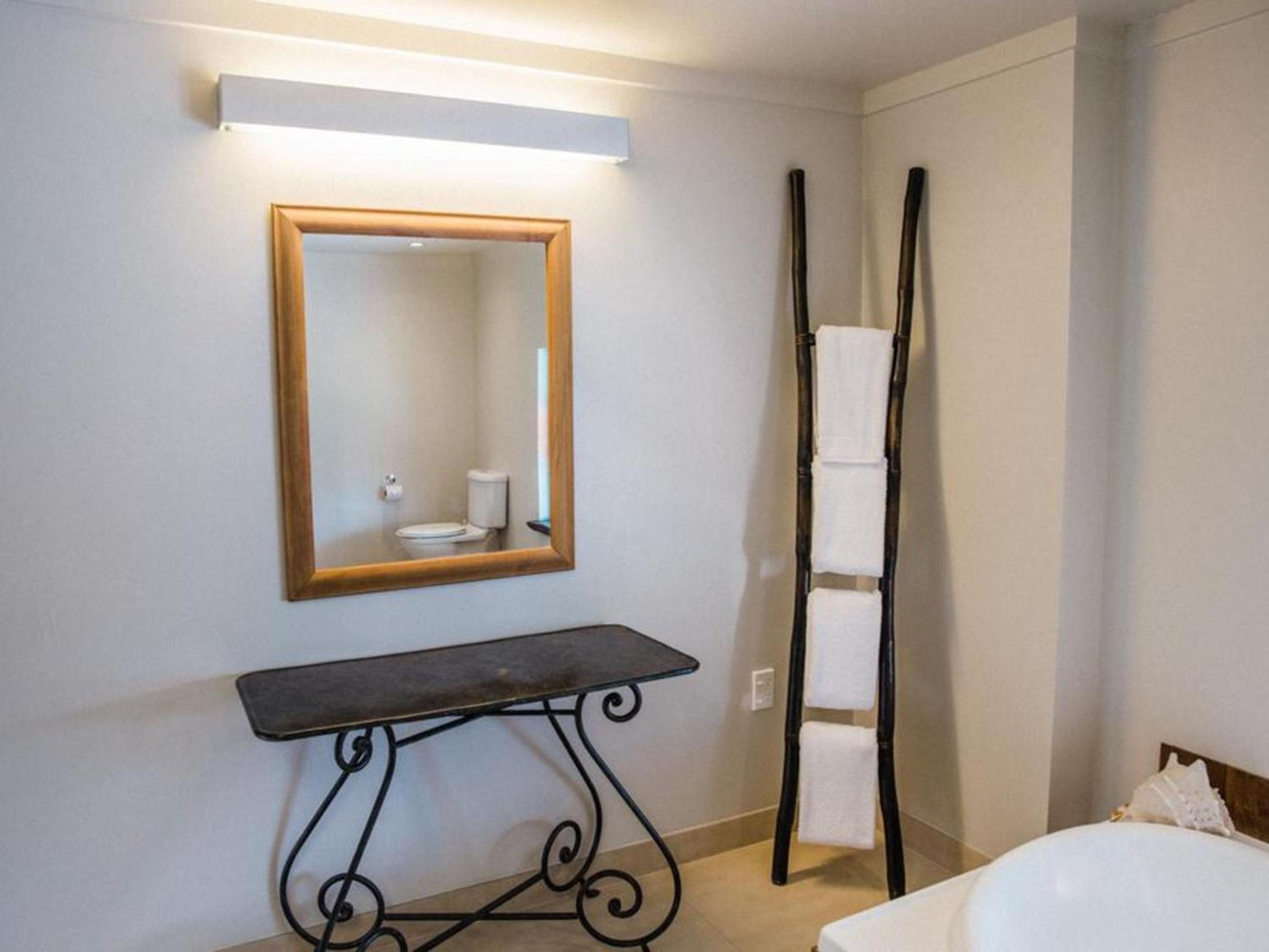 Deluxe Suite - Photo 12
