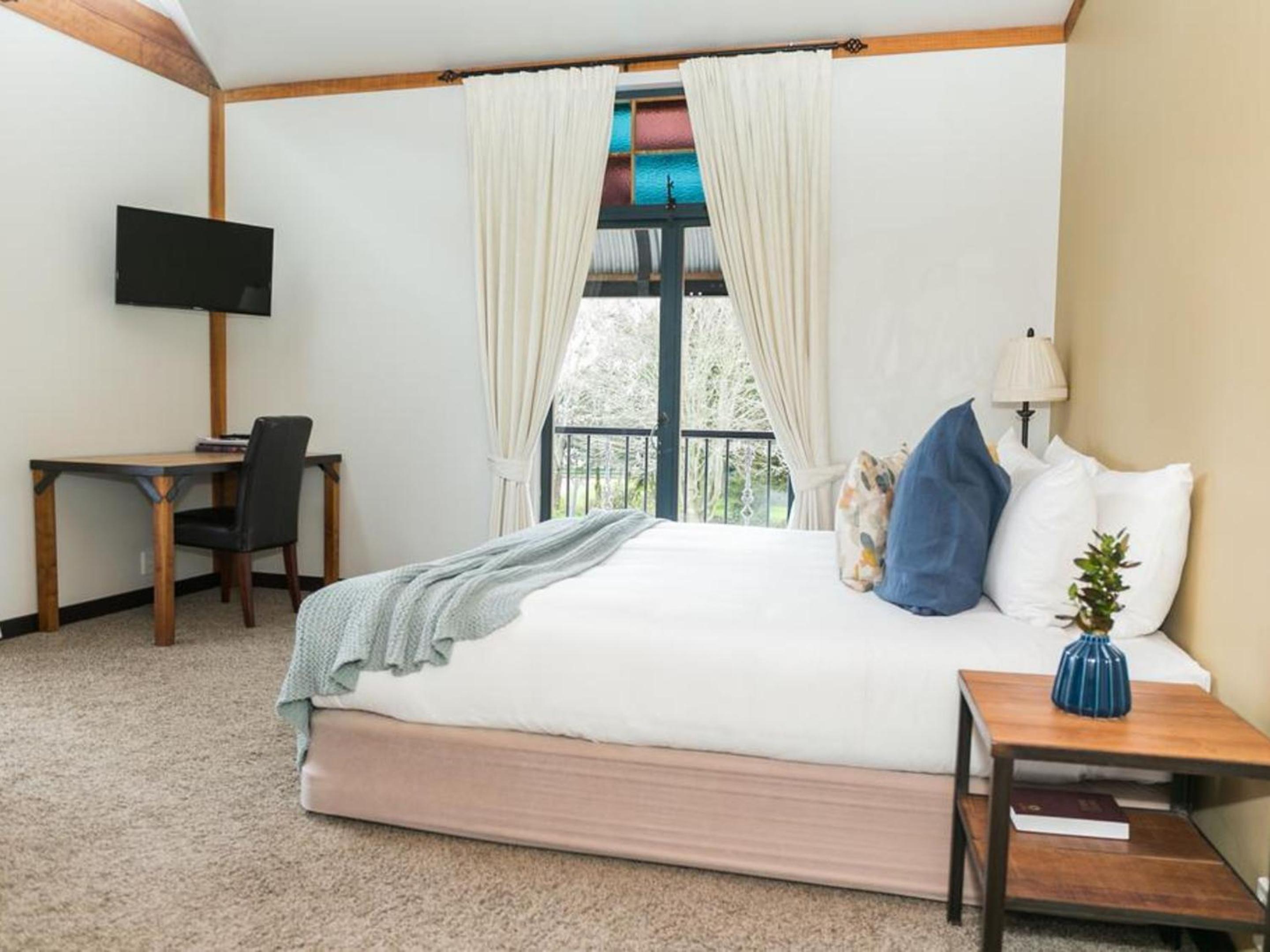 Deluxe Suite - Photo 8