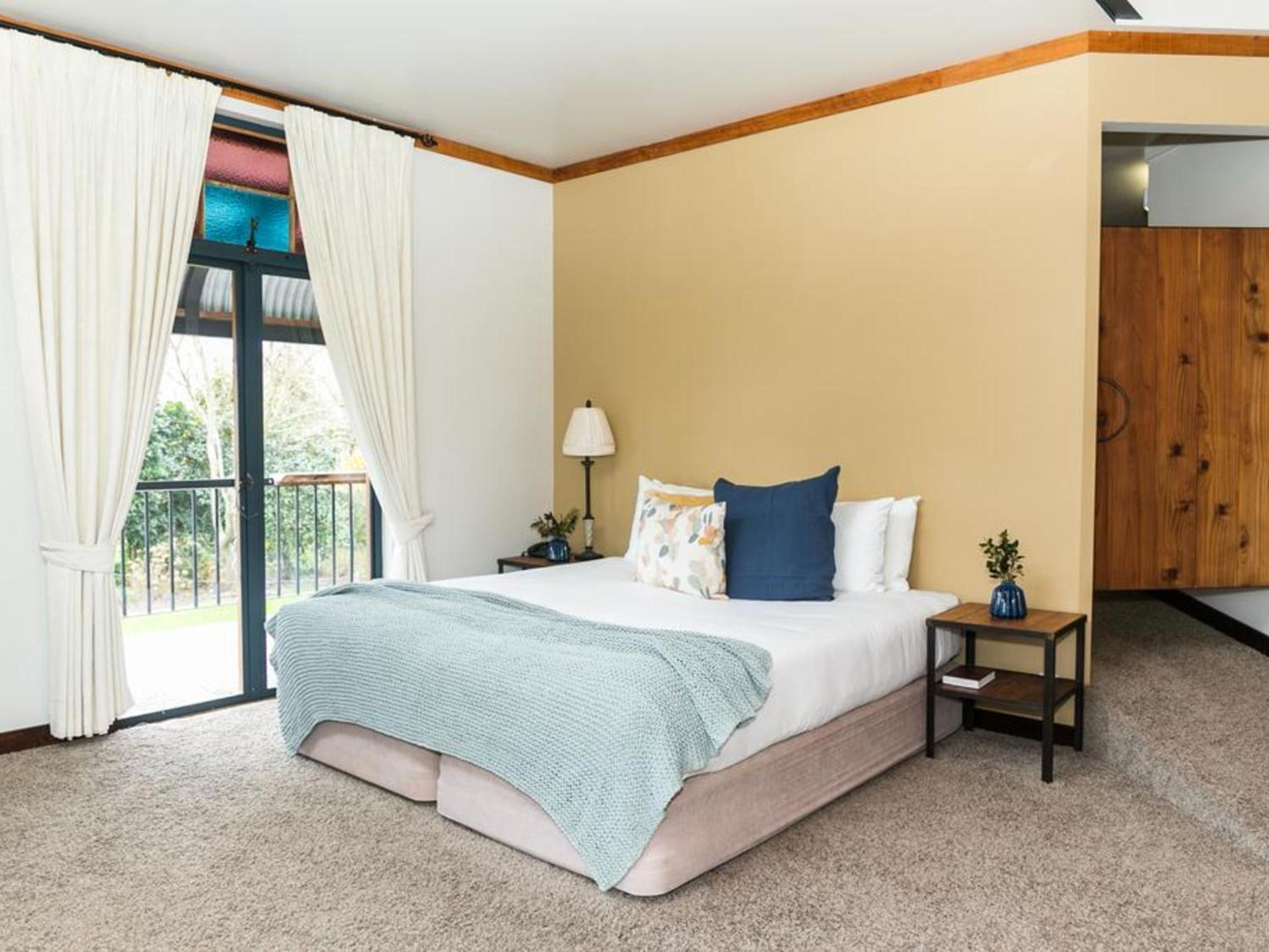 Deluxe Suite - Photo 9