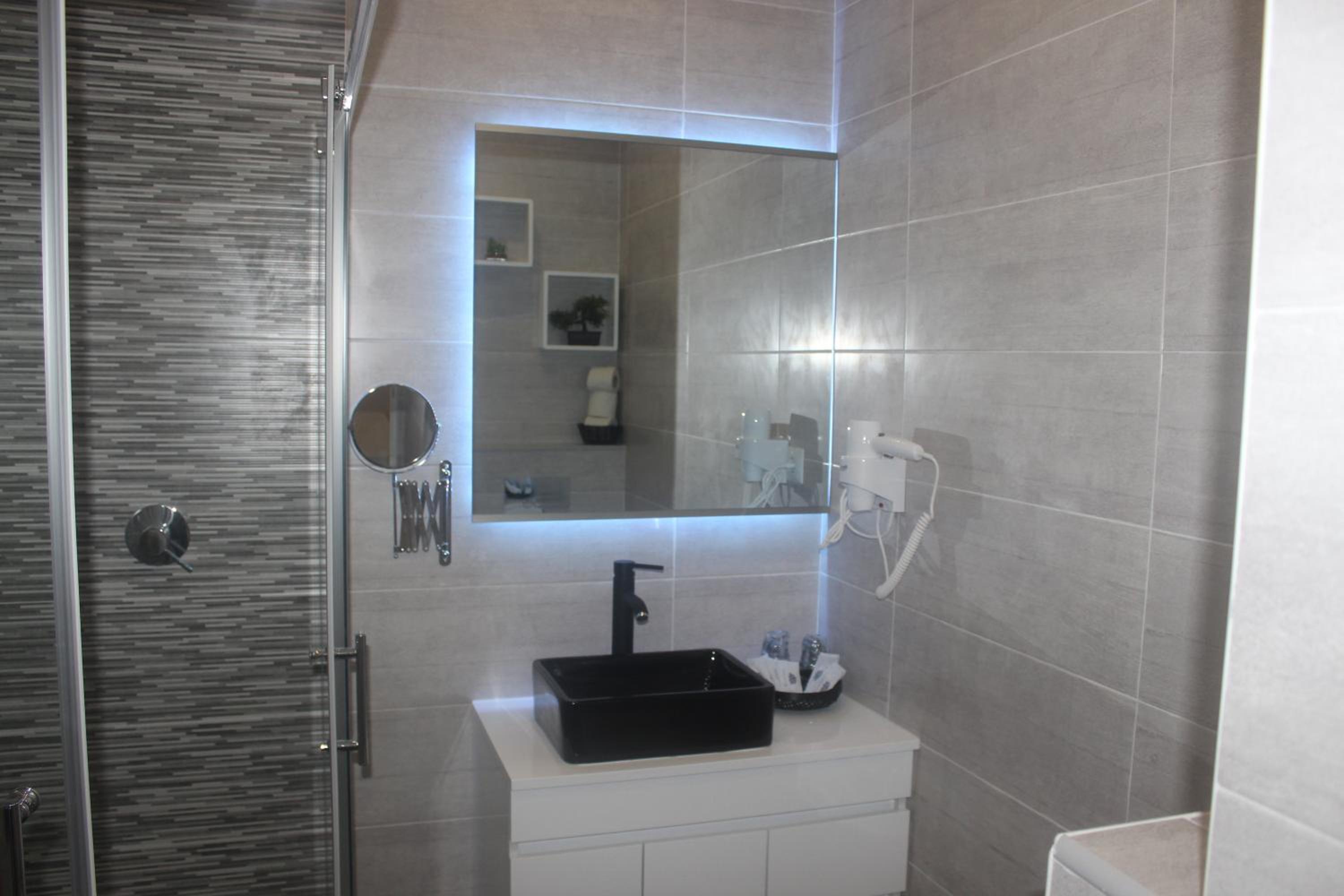 Two-Bedroom Apartment - Photo 5