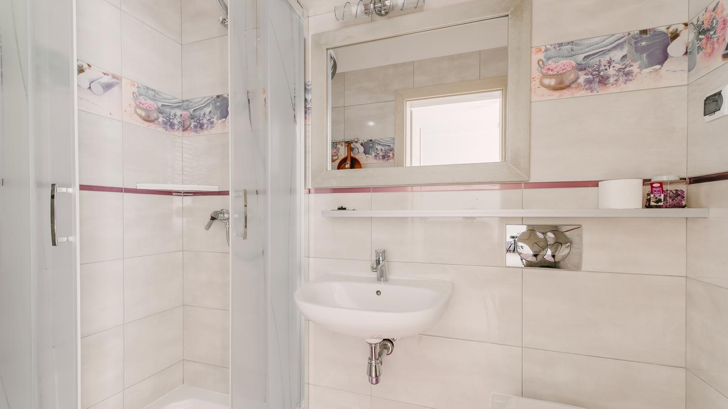 Basic Triple Room photo 2