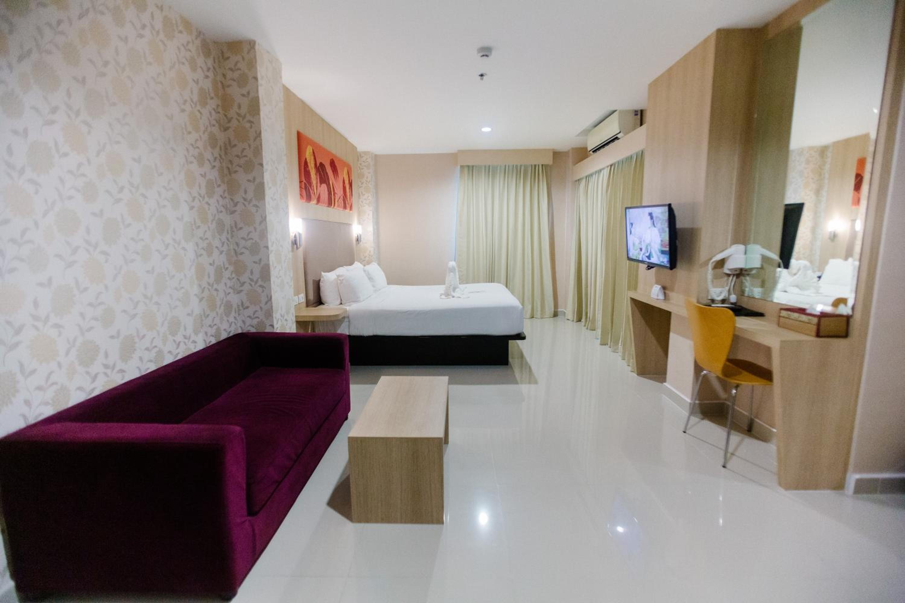 Deluxe King Room photo 2