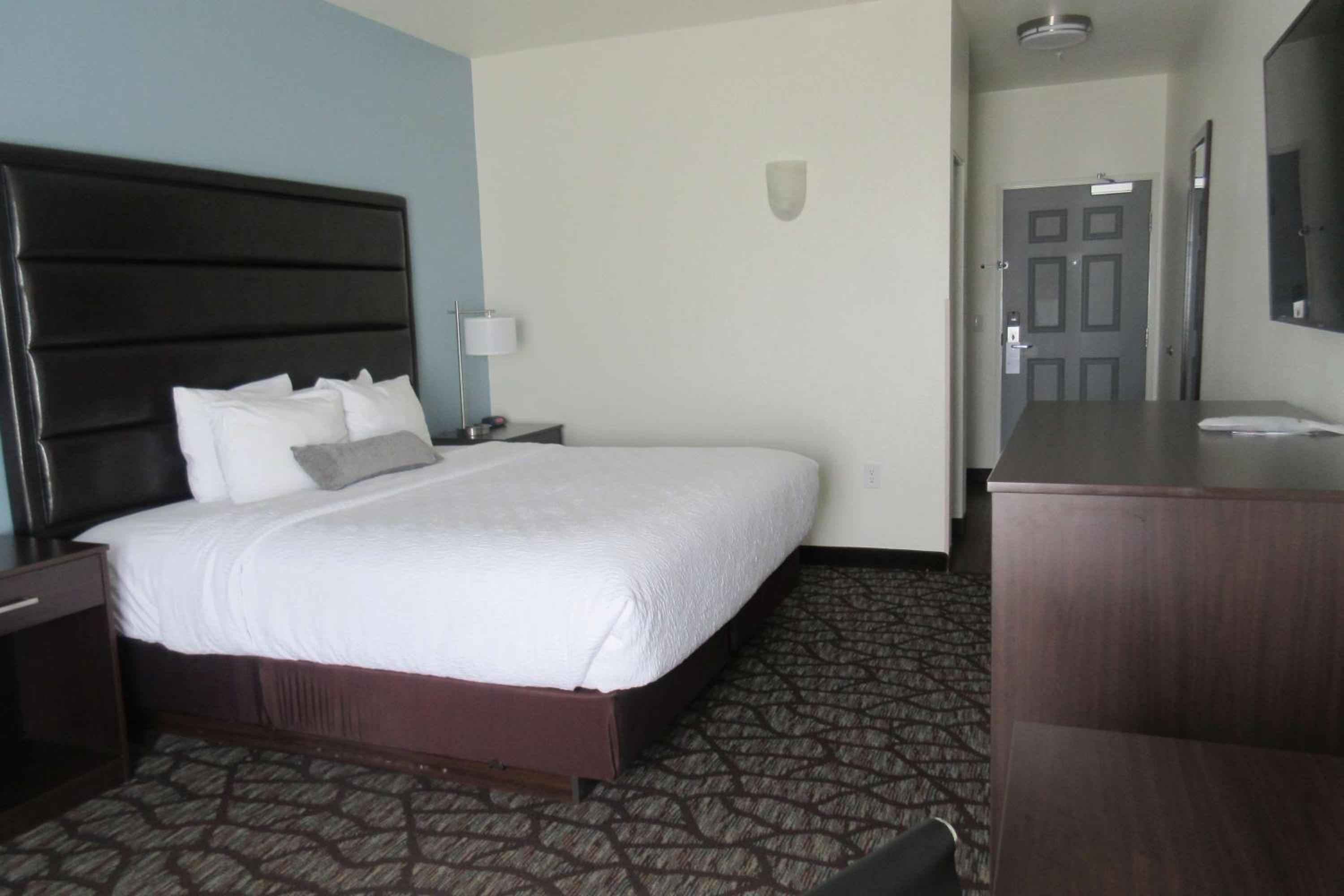 King Room - Non-Smoking - Photo 6