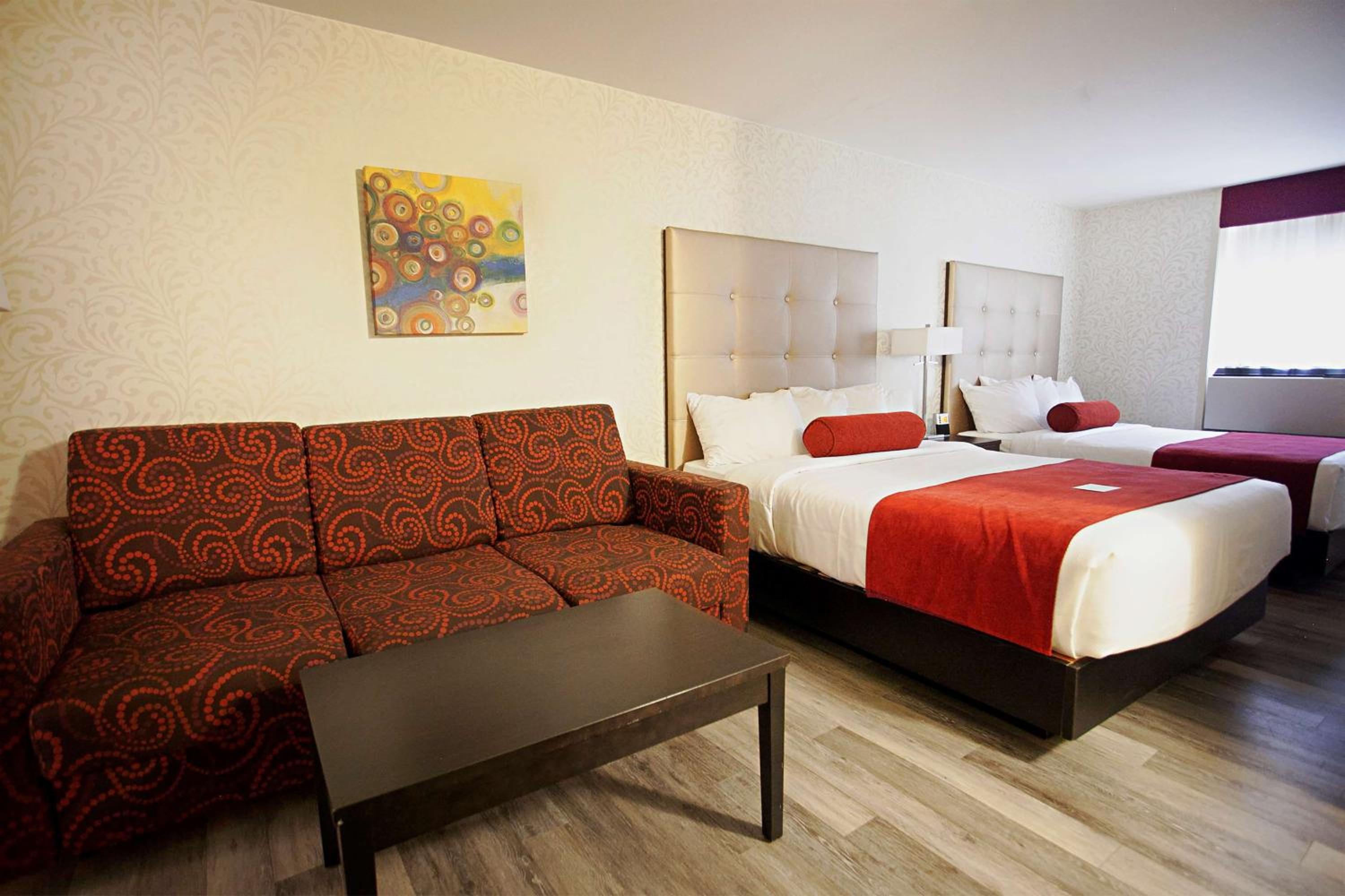 Queen Suite with Two Queen Beds - Non-Smoking - Photo 1