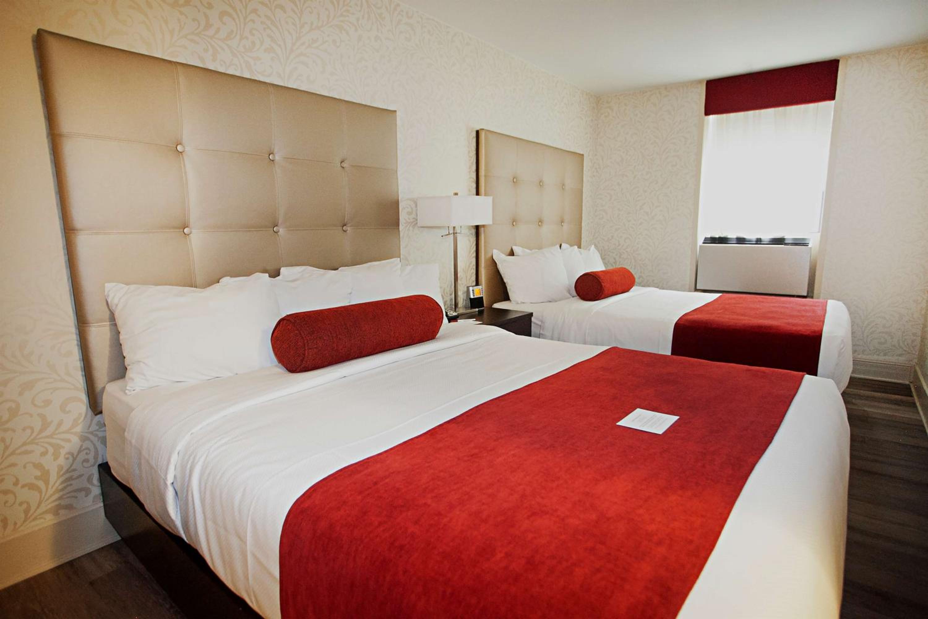 Queen Suite with Two Queen Beds - Non-Smoking - Photo 3