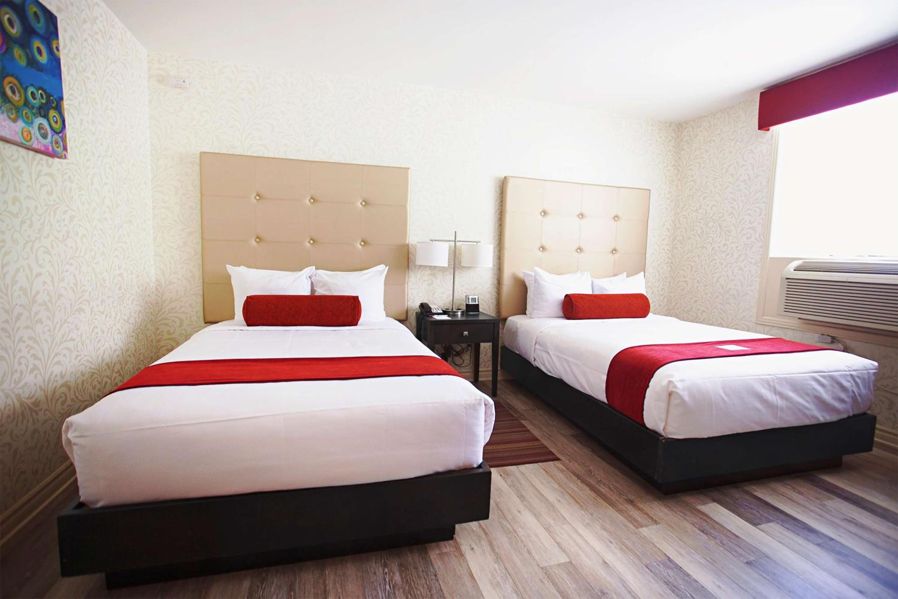 Standard Room with 2 Double Beds - Photo 1