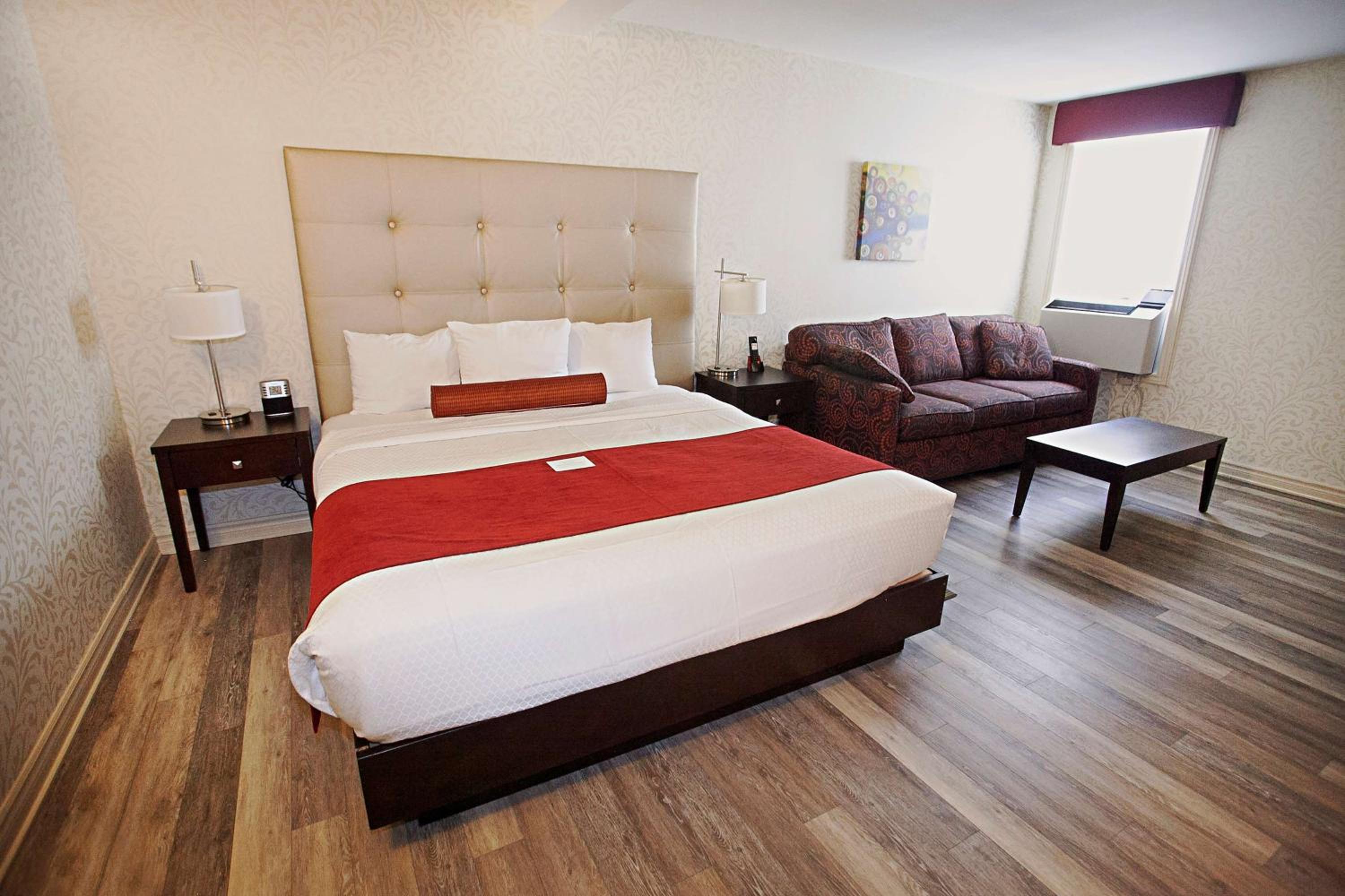 King Room with Queen Sofa Bed - Photo 4