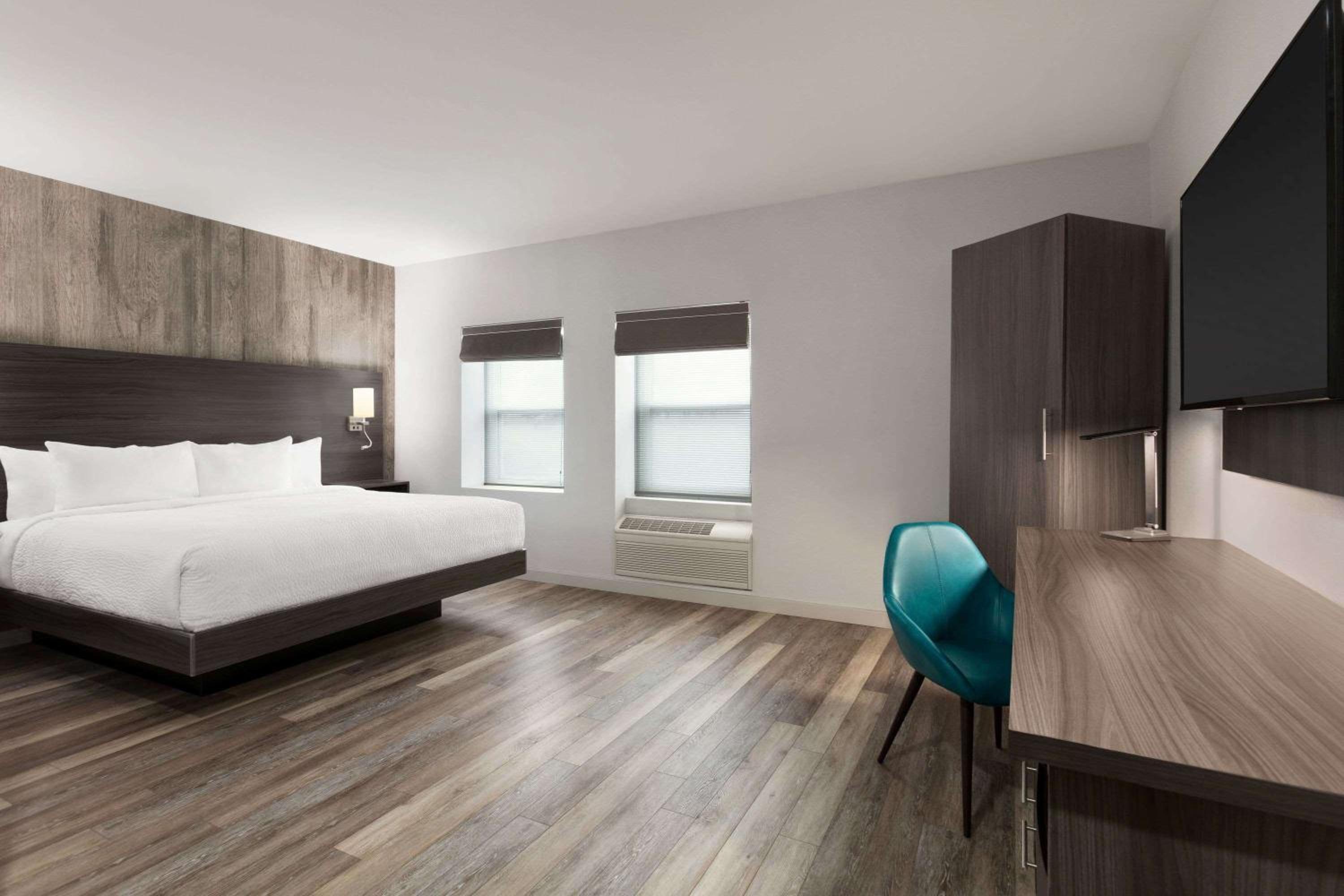Deluxe Room with Two Queen Beds and Pullout Couch - Non-Smoking - Photo 1