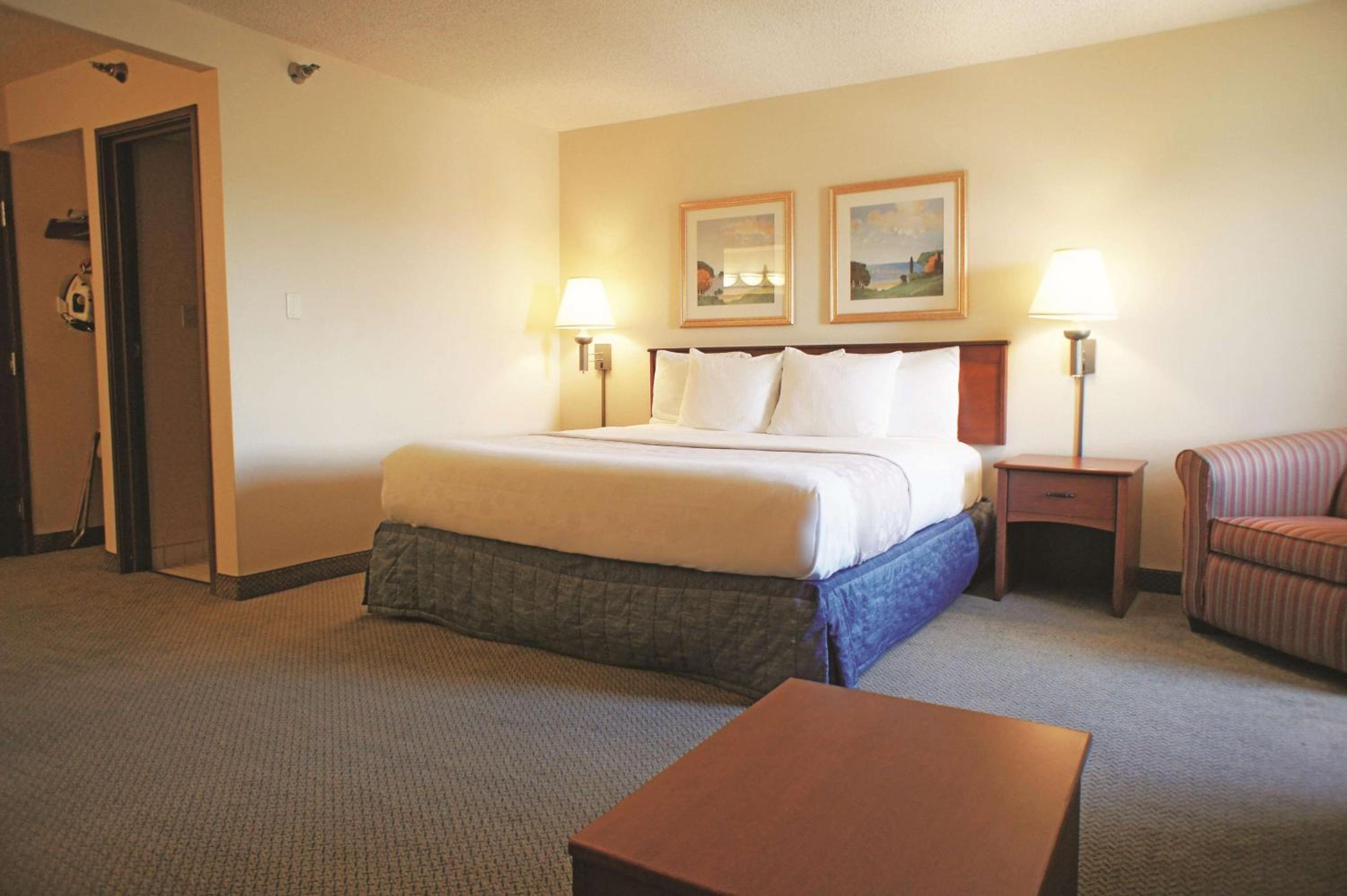 One-Bedroom King Suite - Non-Smoking - Photo 1