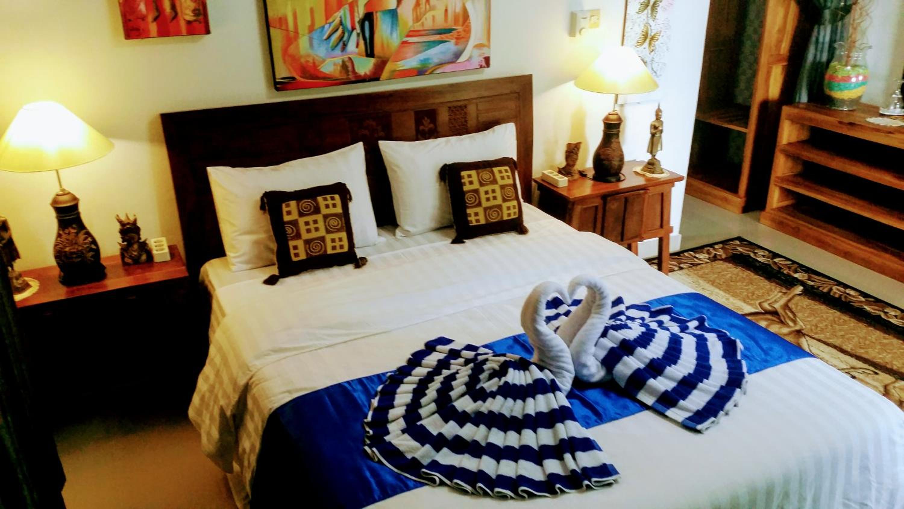 King Room with Pool View - Photo 18