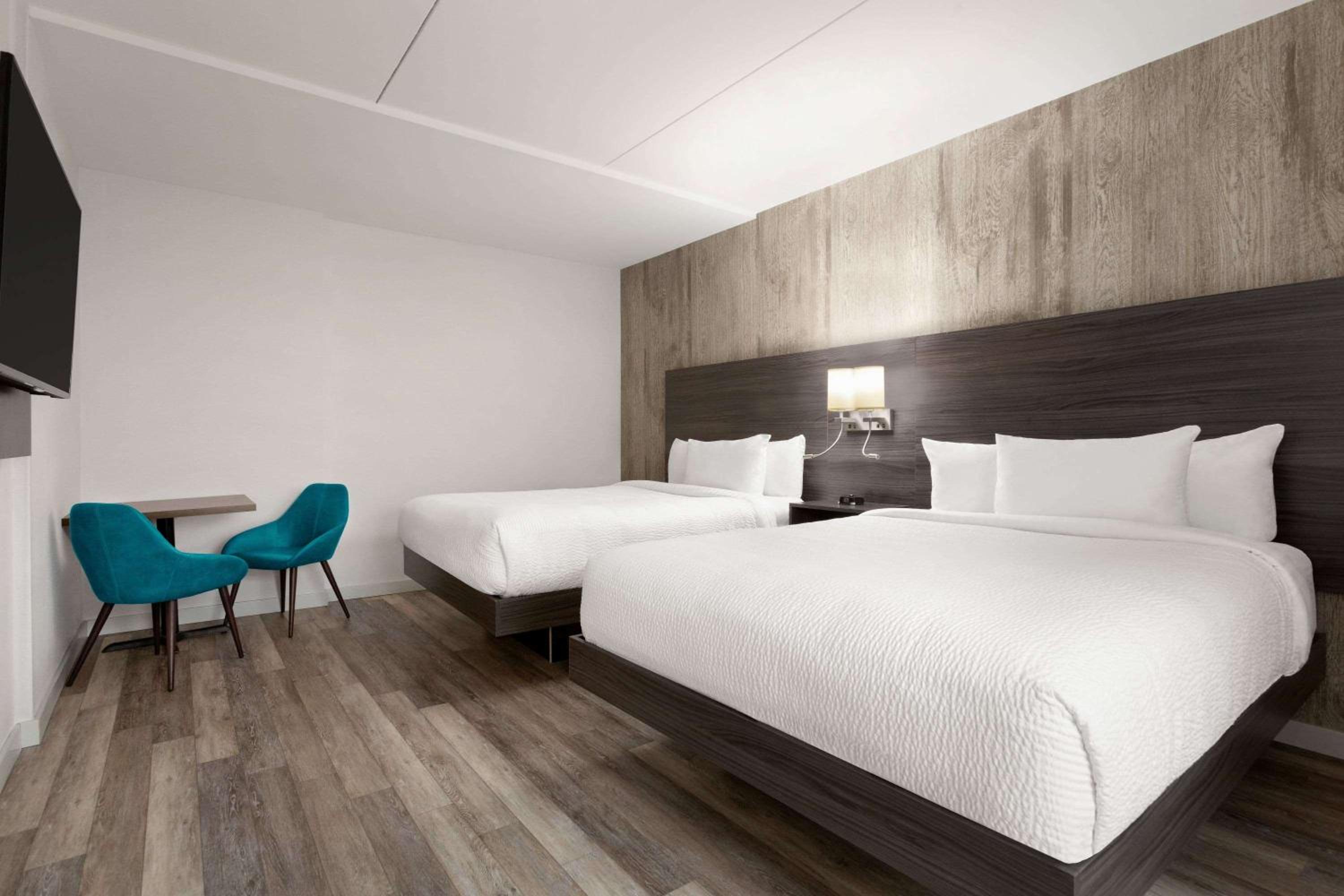Studio with Two Queen Beds - Non-Smoking - Photo 9
