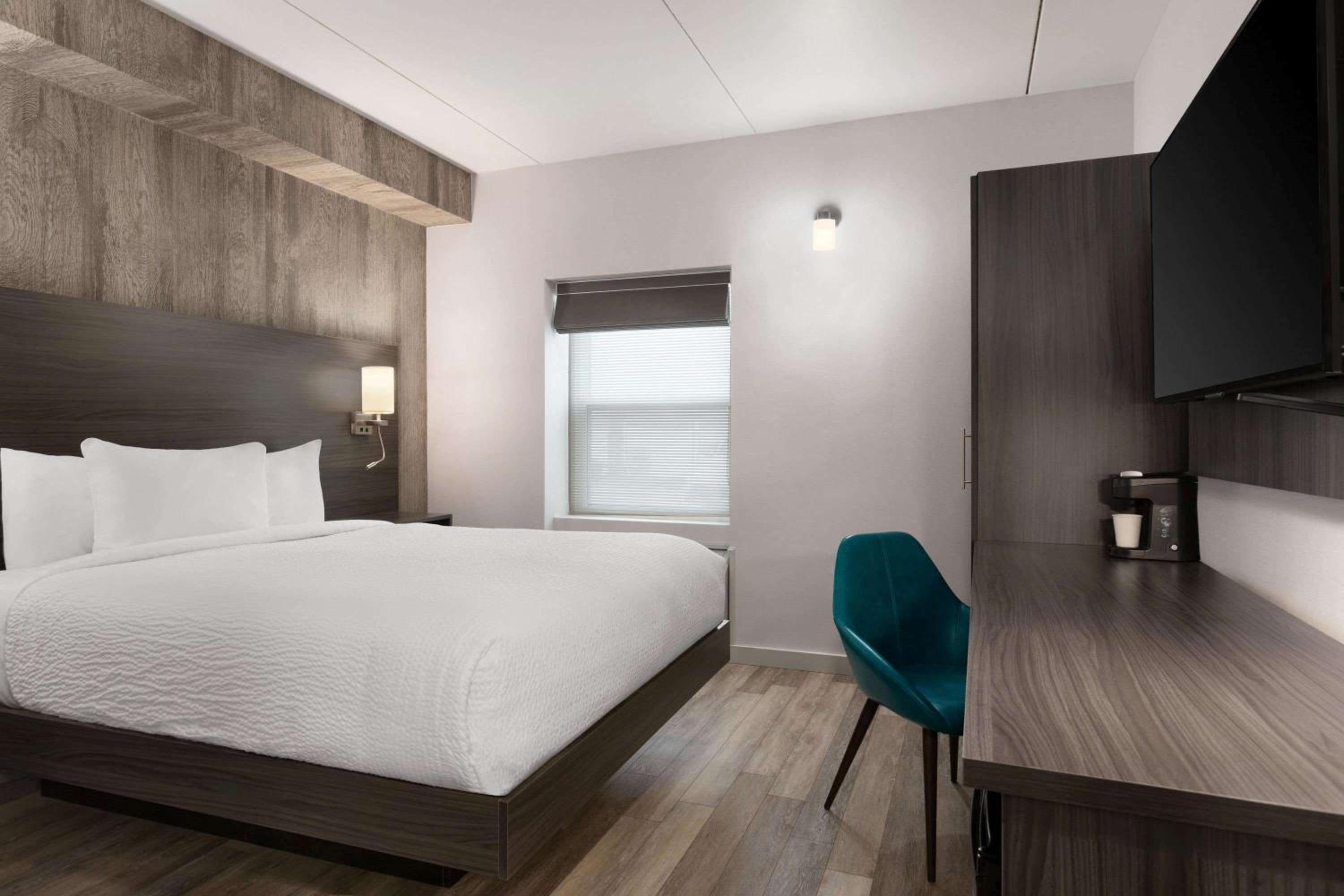 King Room - First Floor/Non-Smoking - Photo 1