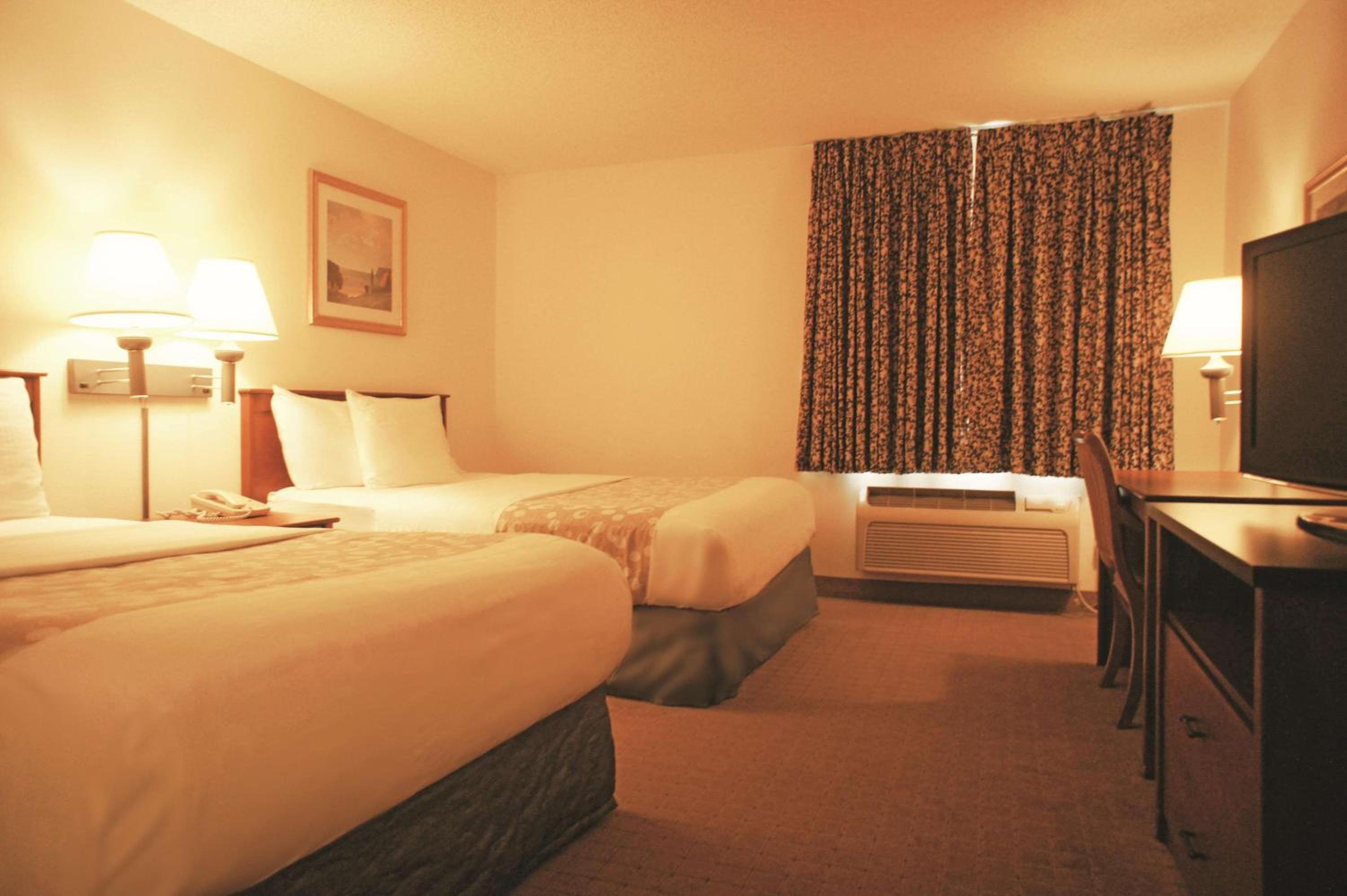 One-Bedroom Suite with Two Double Beds - Non-Smoking - Photo 1