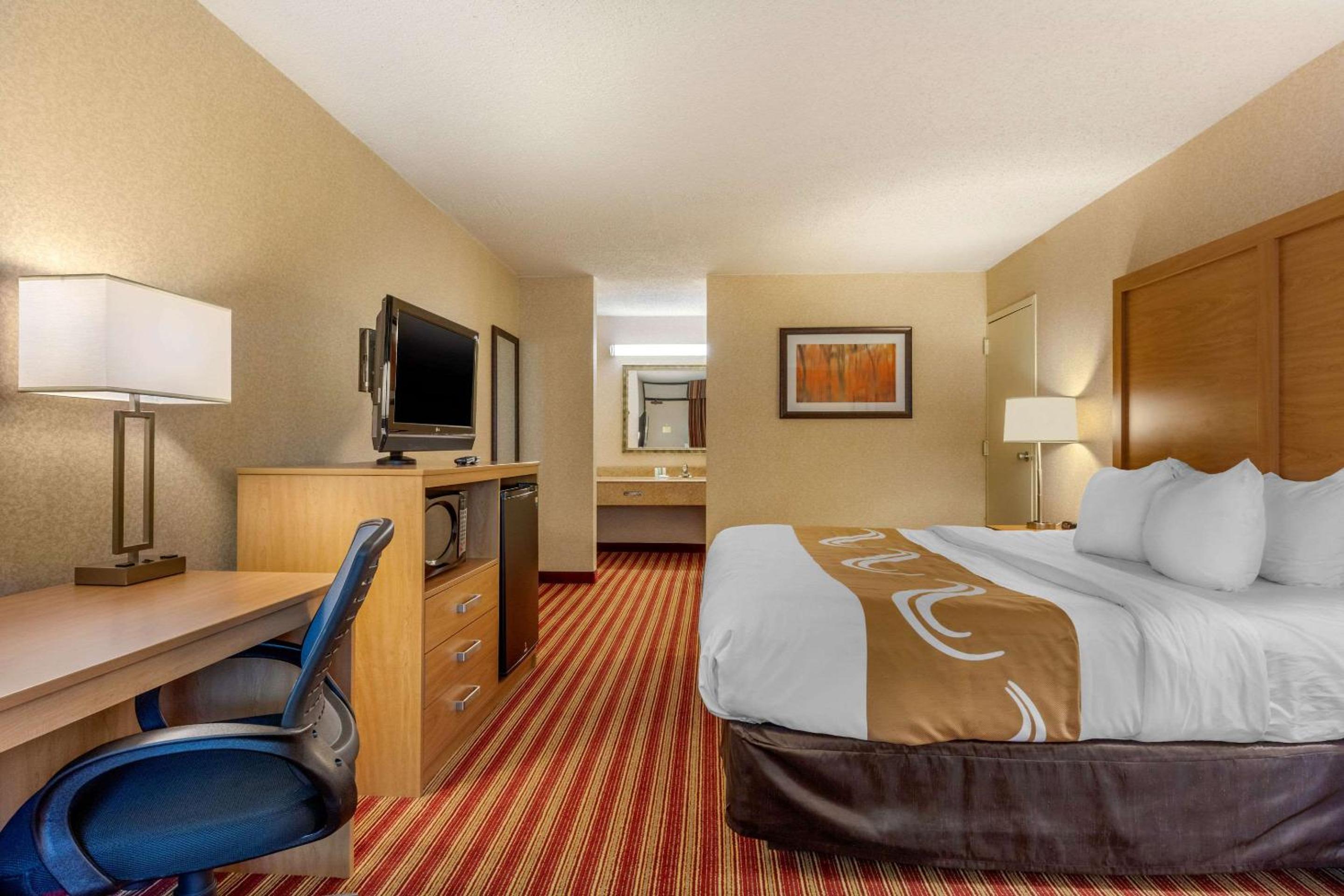 King Room - Non-Smoking - Photo 1