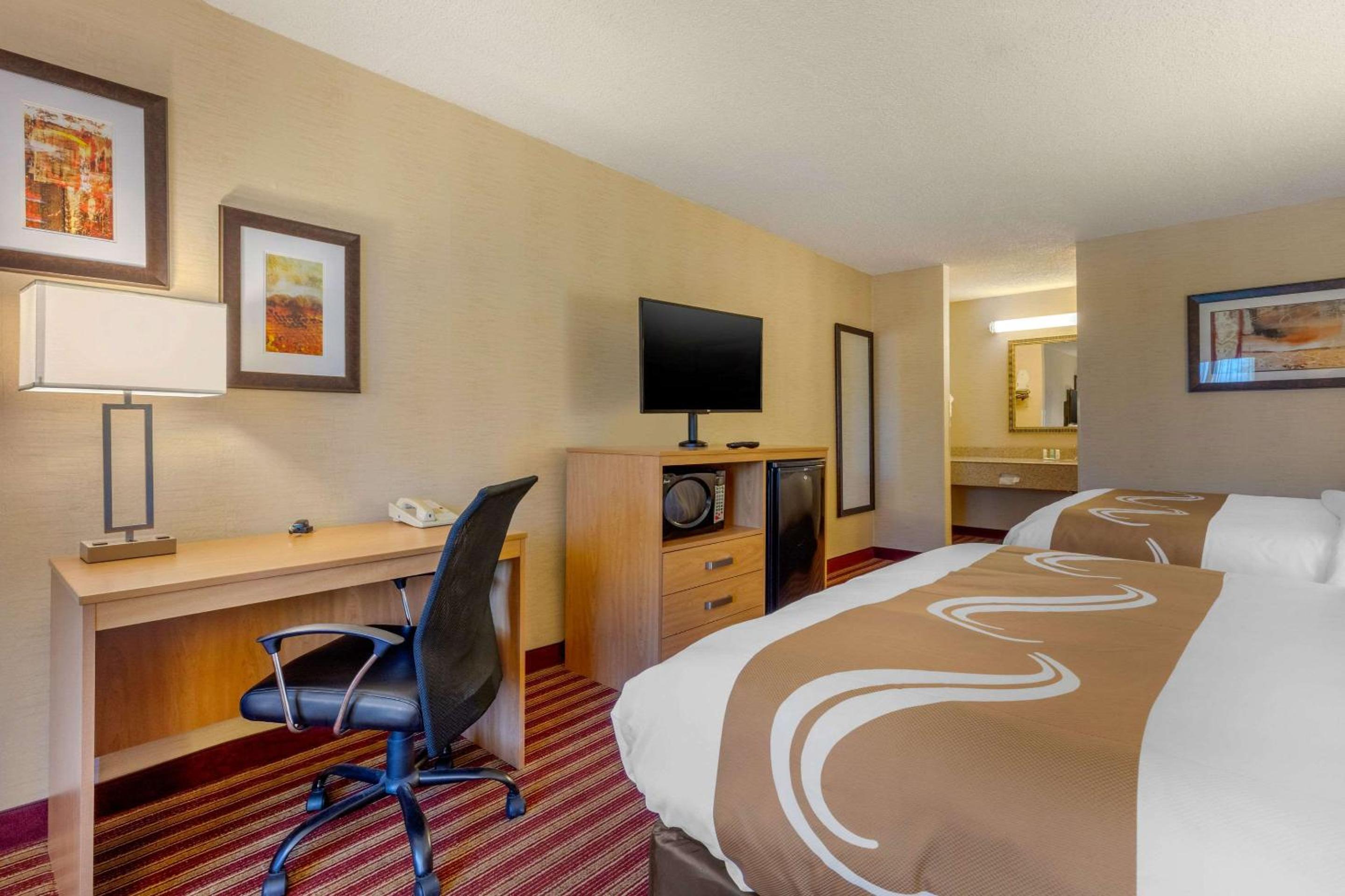 Queen Room with Two Queen Beds - Non-Smoking - Photo 1