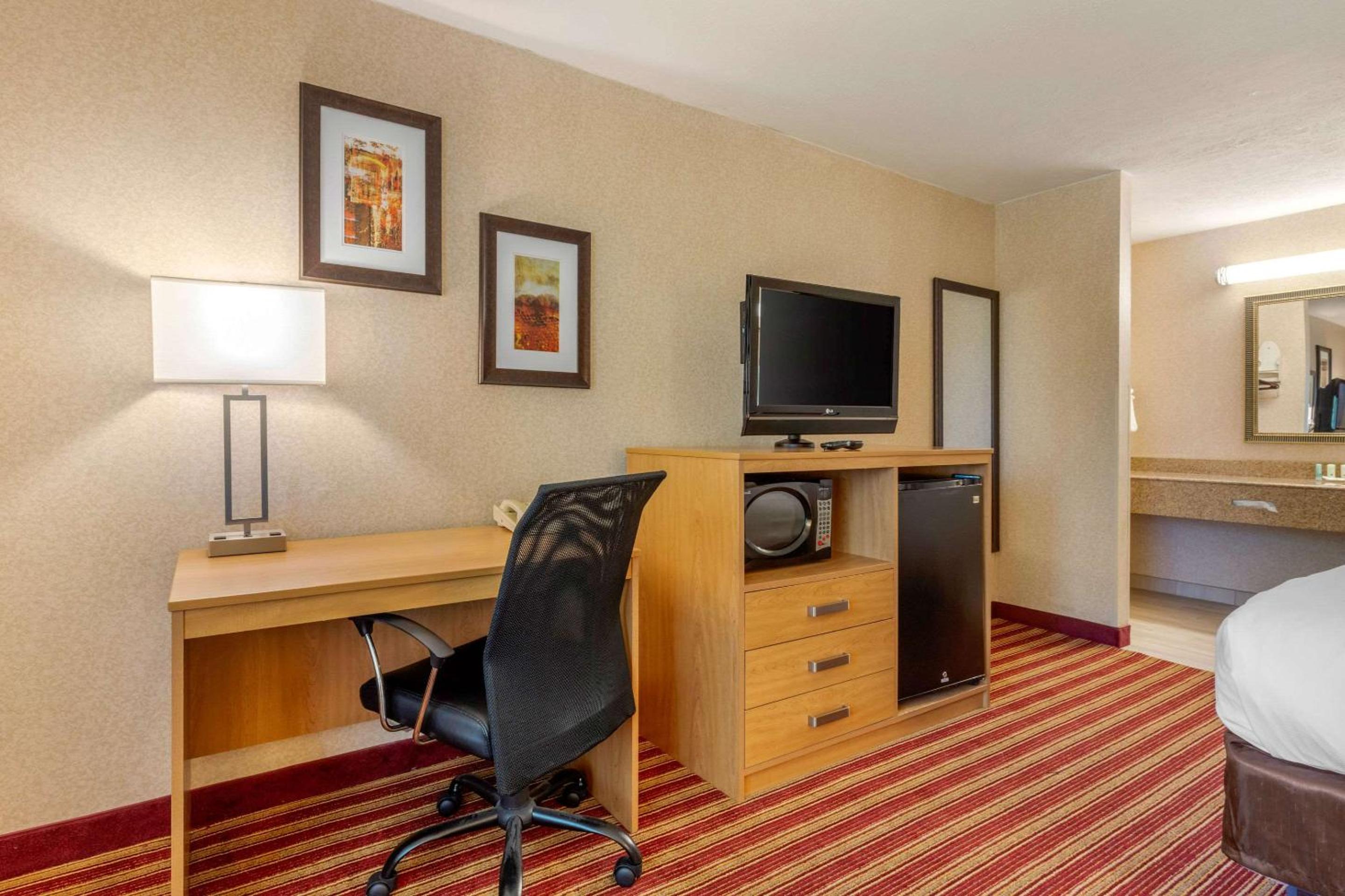Standard Queen Room - Non-Smoking - Photo 2