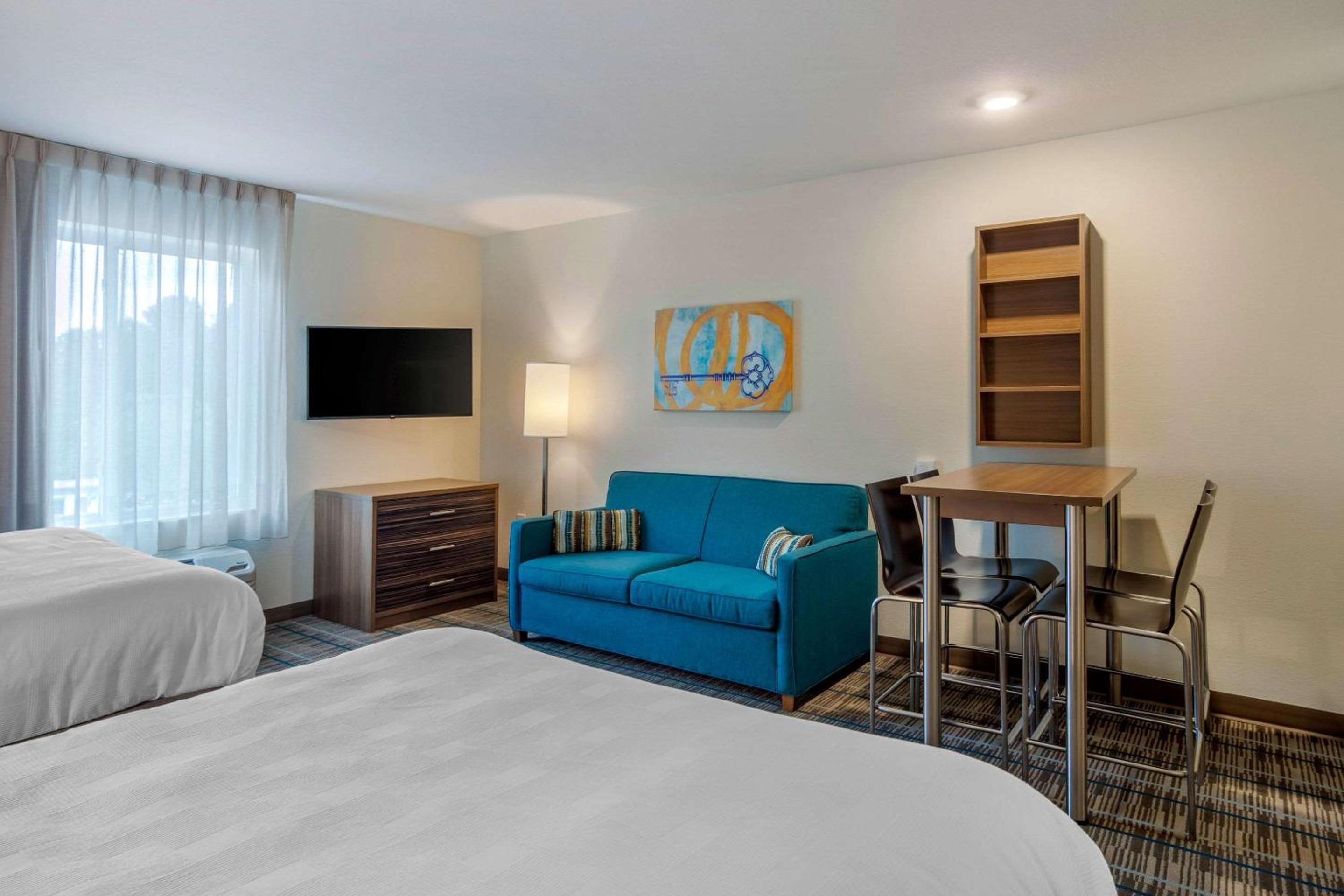Queen Suite - Accessible/Non-Smoking photo 2