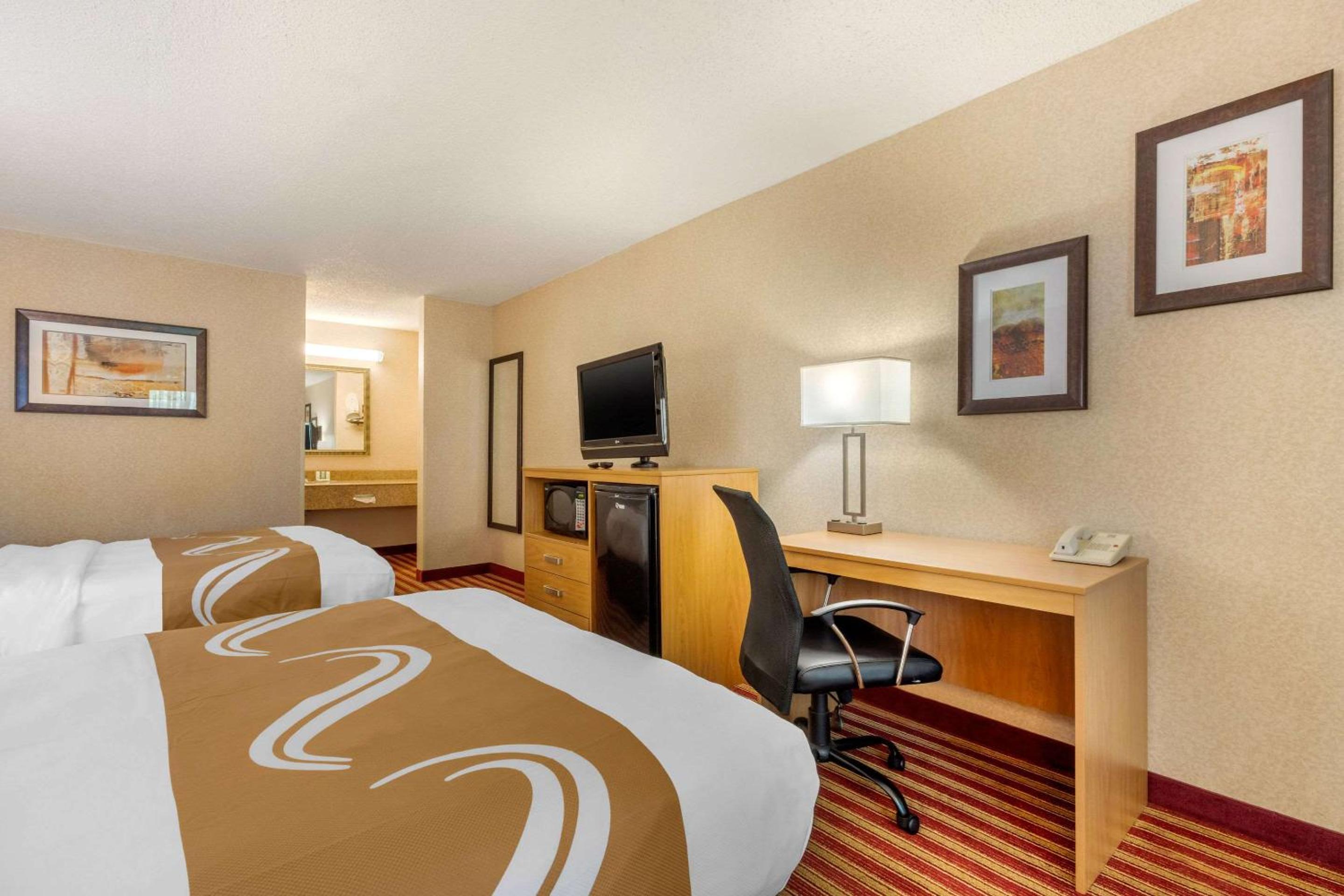 Double Room with Two Double Beds - Non-Smoking - Photo 2