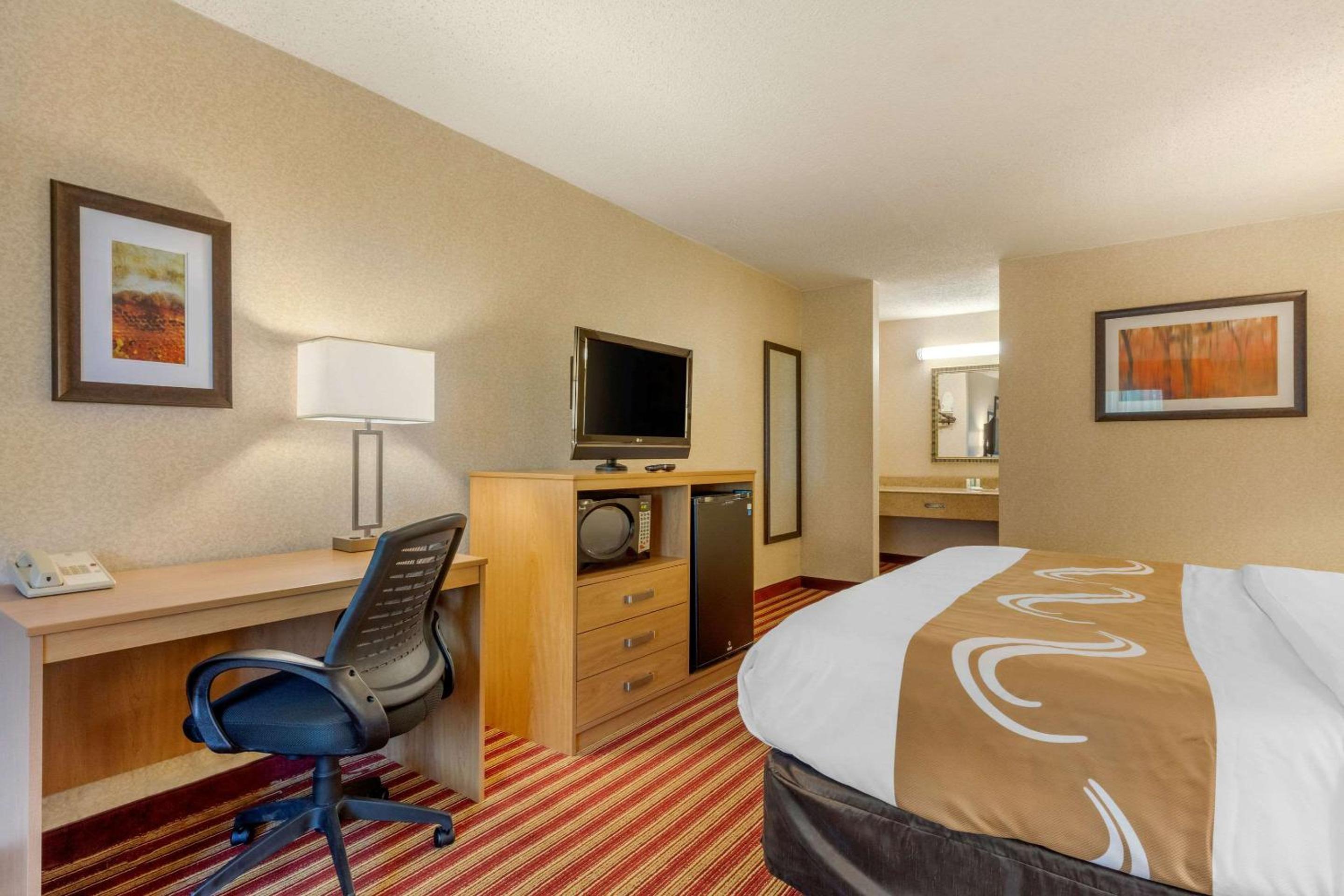 King Room - Non-Smoking - Photo 5