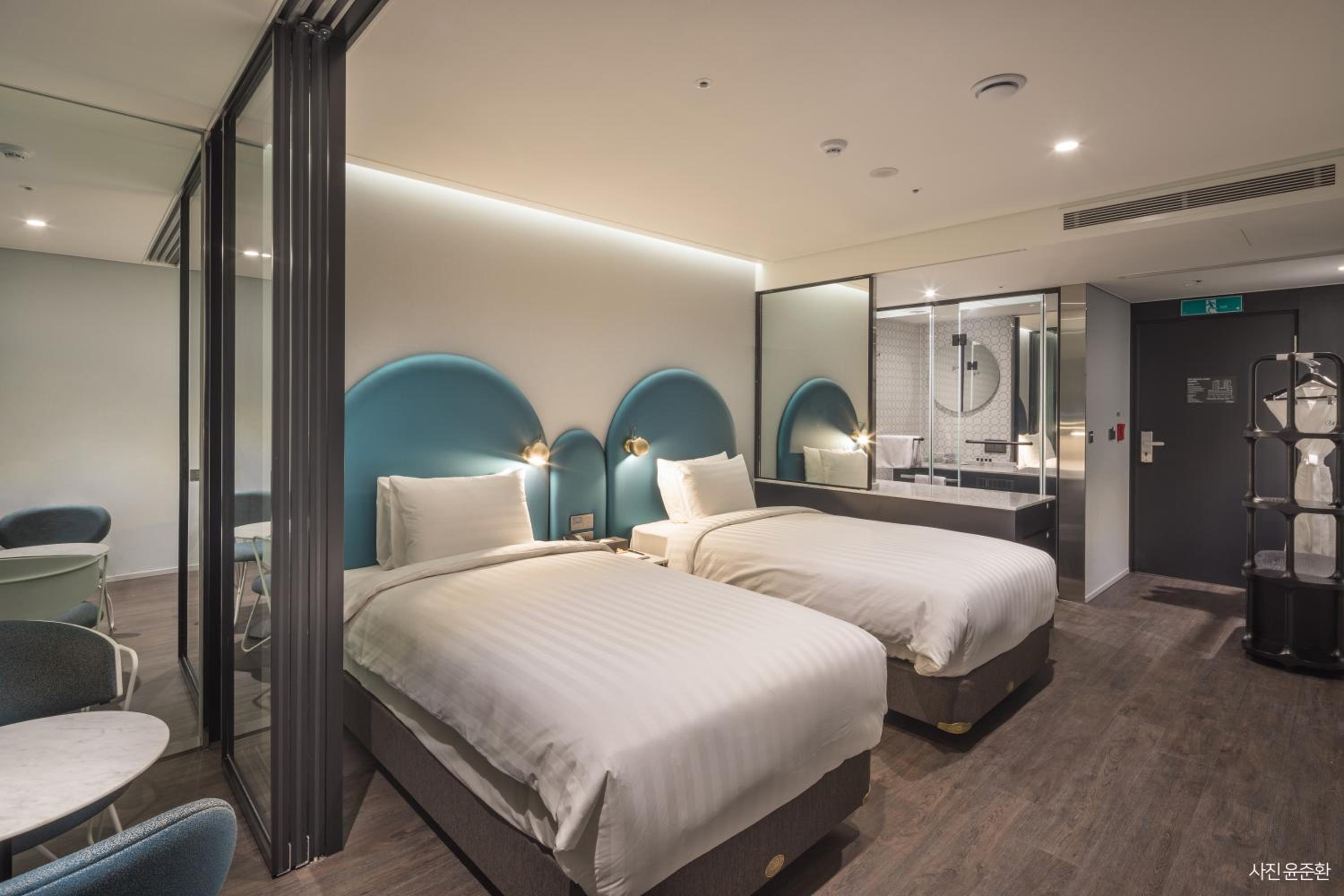 Standard Twin Room with Ocean View - Photo 13