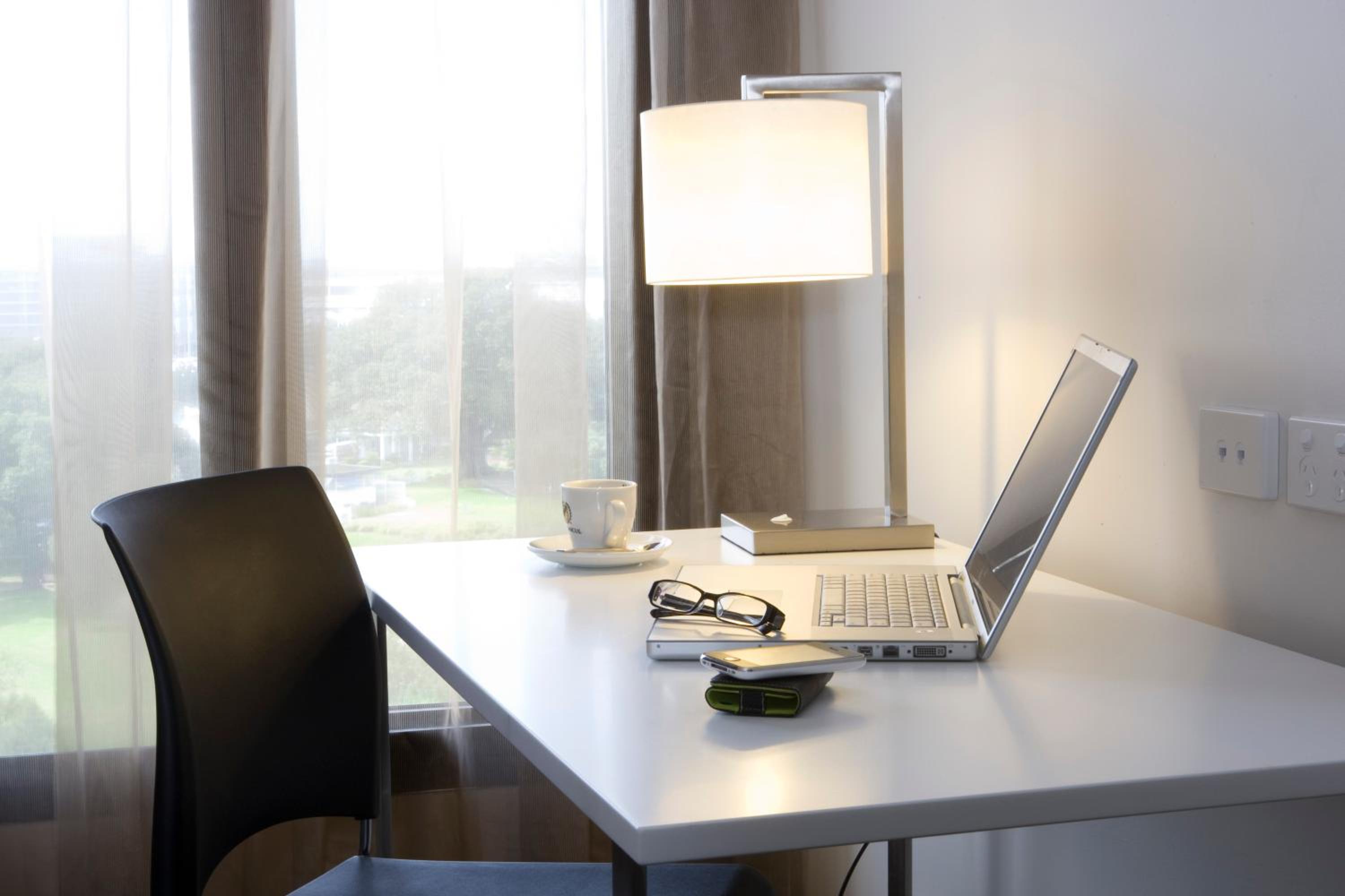 Executive King Room thumbnail 5