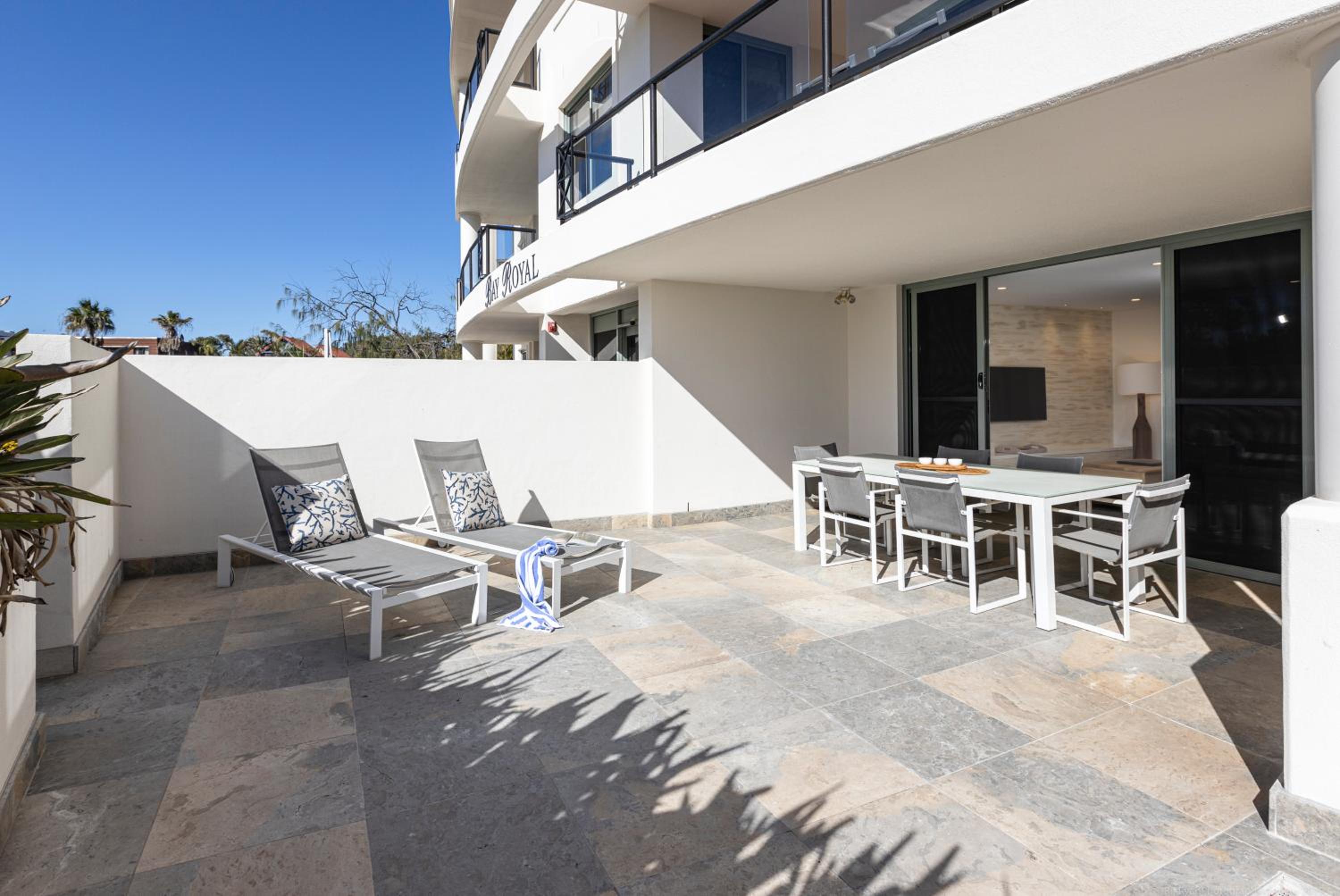 Deluxe Two-Bedroom Beachfront Apartment - Ground Floor (Apt 3) photo 3